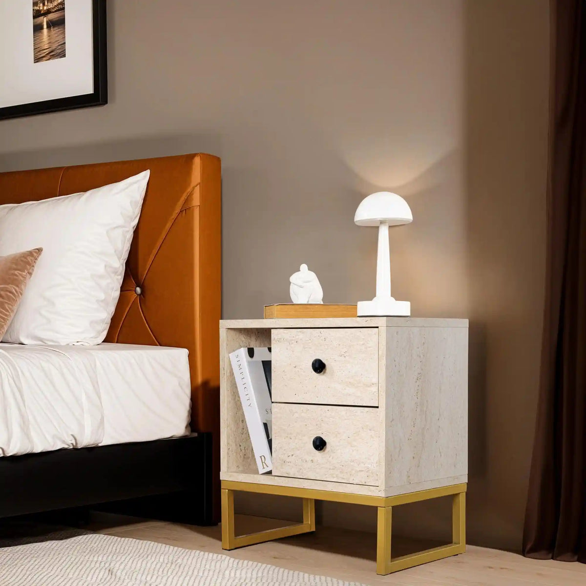 Noptiera GLIMMER, bej cu efect de piatra travertin/auriu, PAL/metal, 46x30x50 cm