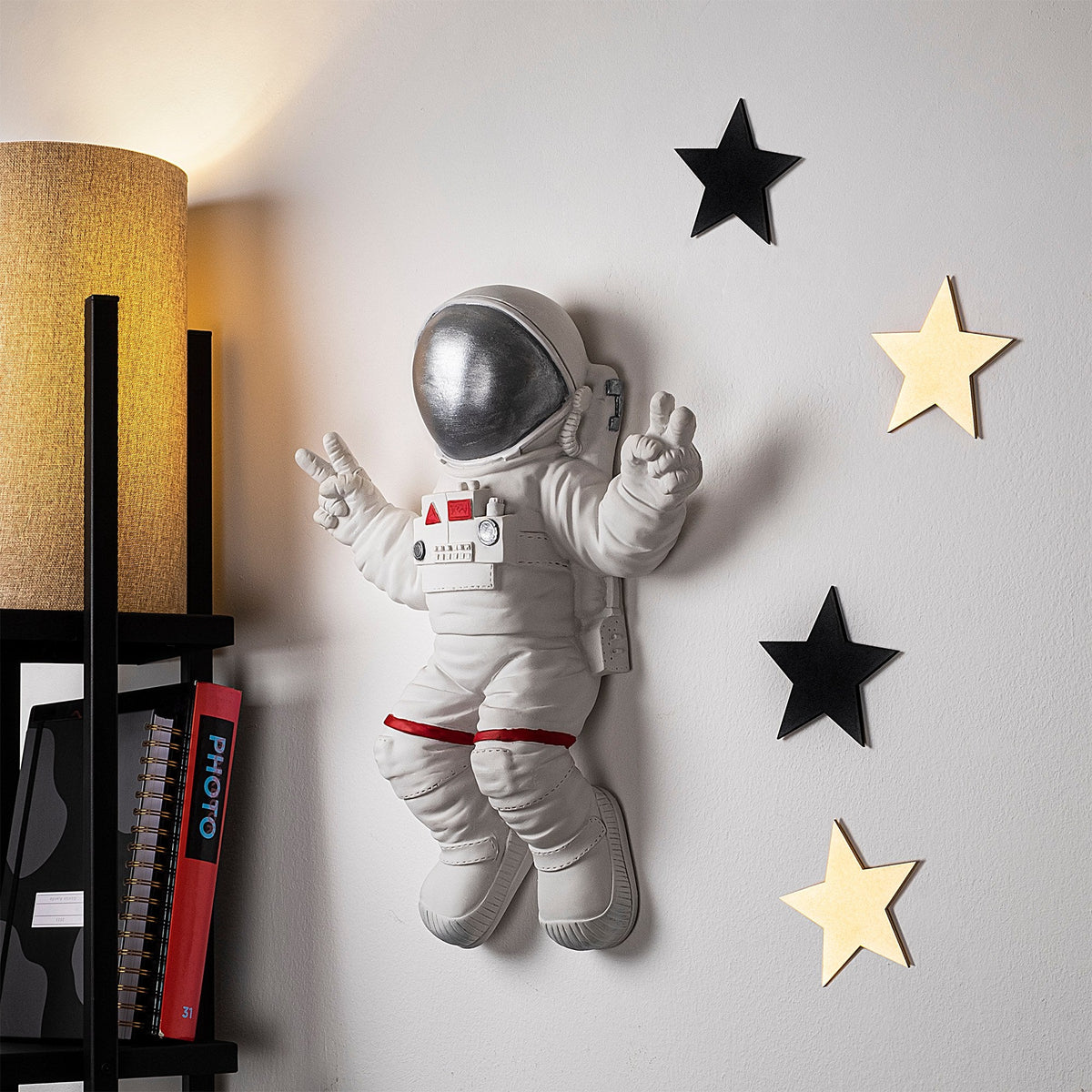 Accesoriu decorativ de perete, Peace Sign Astronaut - 2, Alb / Gri