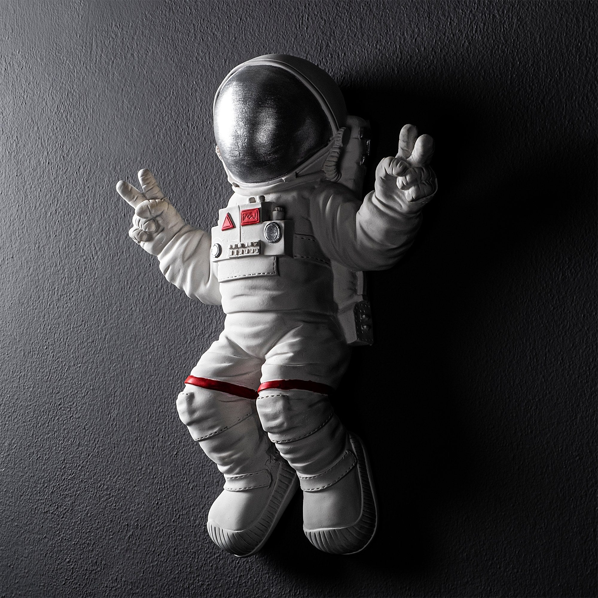 Accesoriu decorativ de perete, Peace Sign Astronaut - 2, Alb / Gri