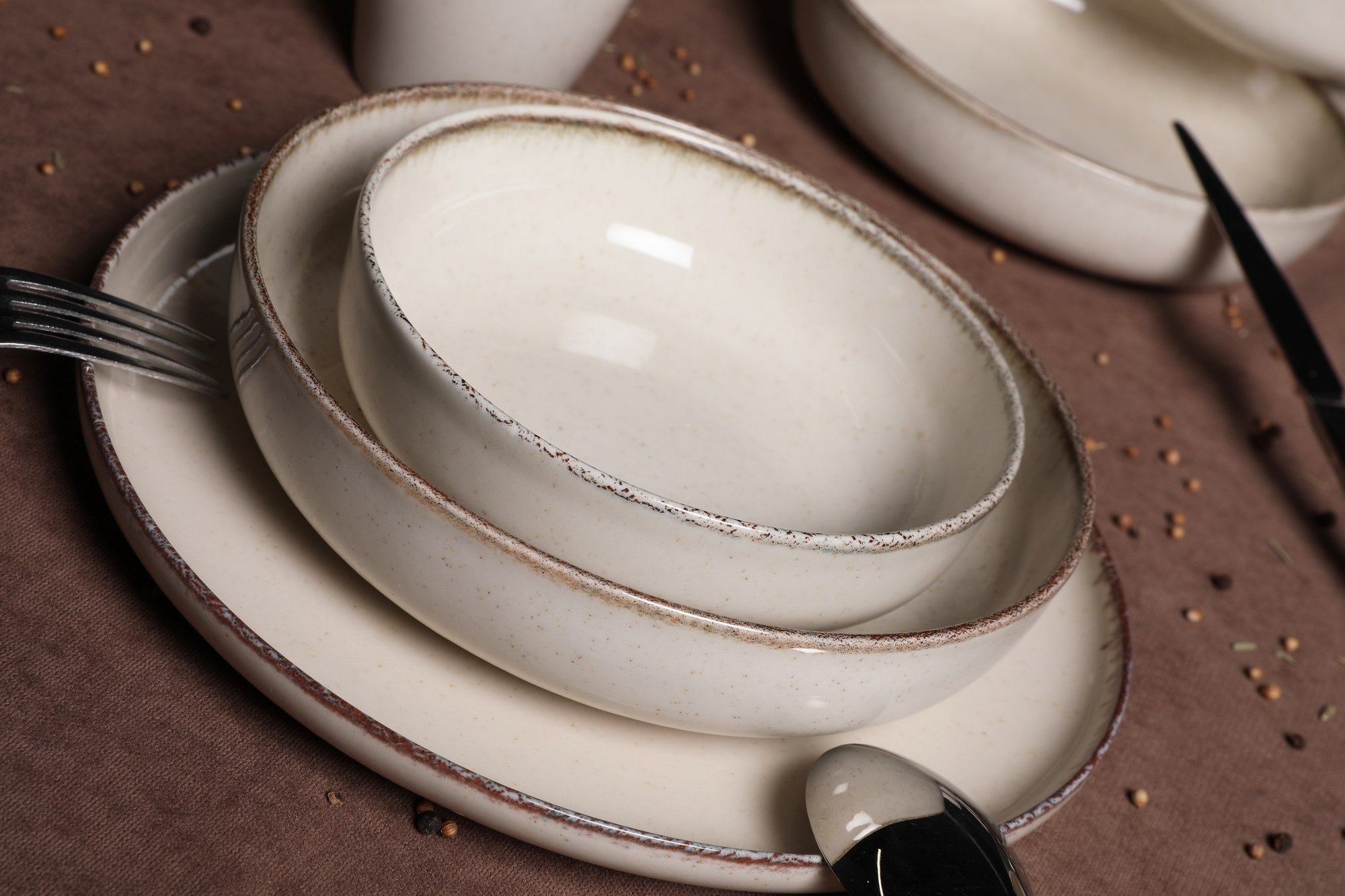 Set veselă (16 piese), MOD16Y2730P02, Scorțișoară