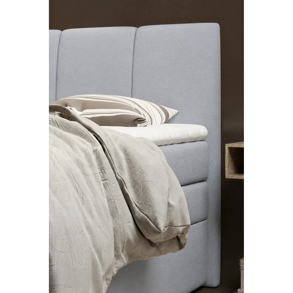 Pat boxspring FRESCO 140x200, stofa catifelata gri deschis - Royal Velvet 17, cu saltele, topper si 2 lazi pentru depozitare