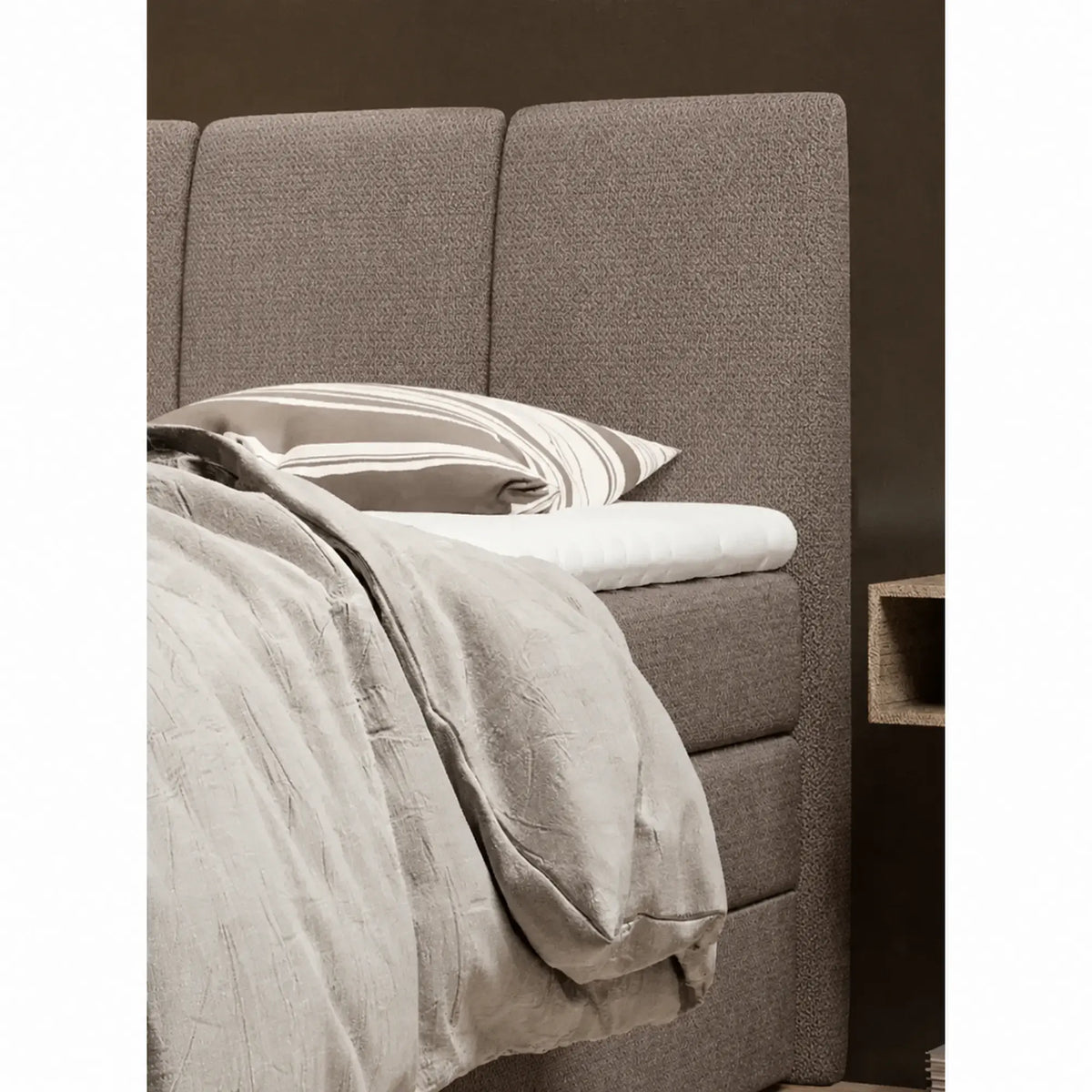 Pat boxspring FRESCO 160x200, stofa clasica maro - Austin 04, cu saltele, topper si 2 lazi pentru depozitare
