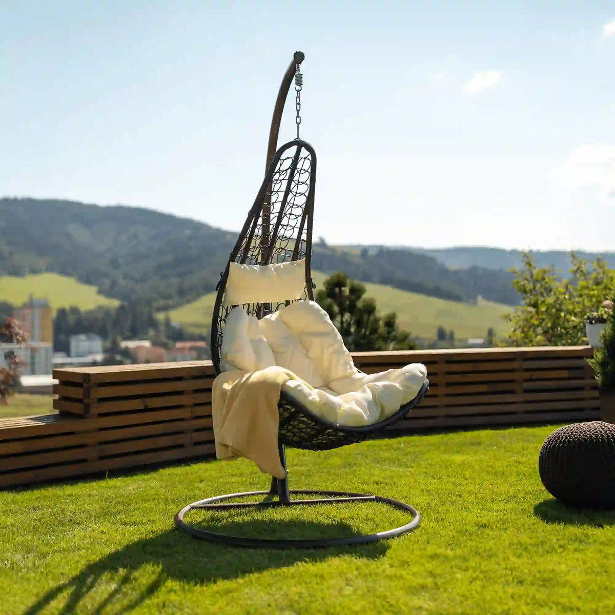 Balansoar gradina KALEA 2 NEW, maro/crem, metal/stofa clasica, 105x105x195 cm