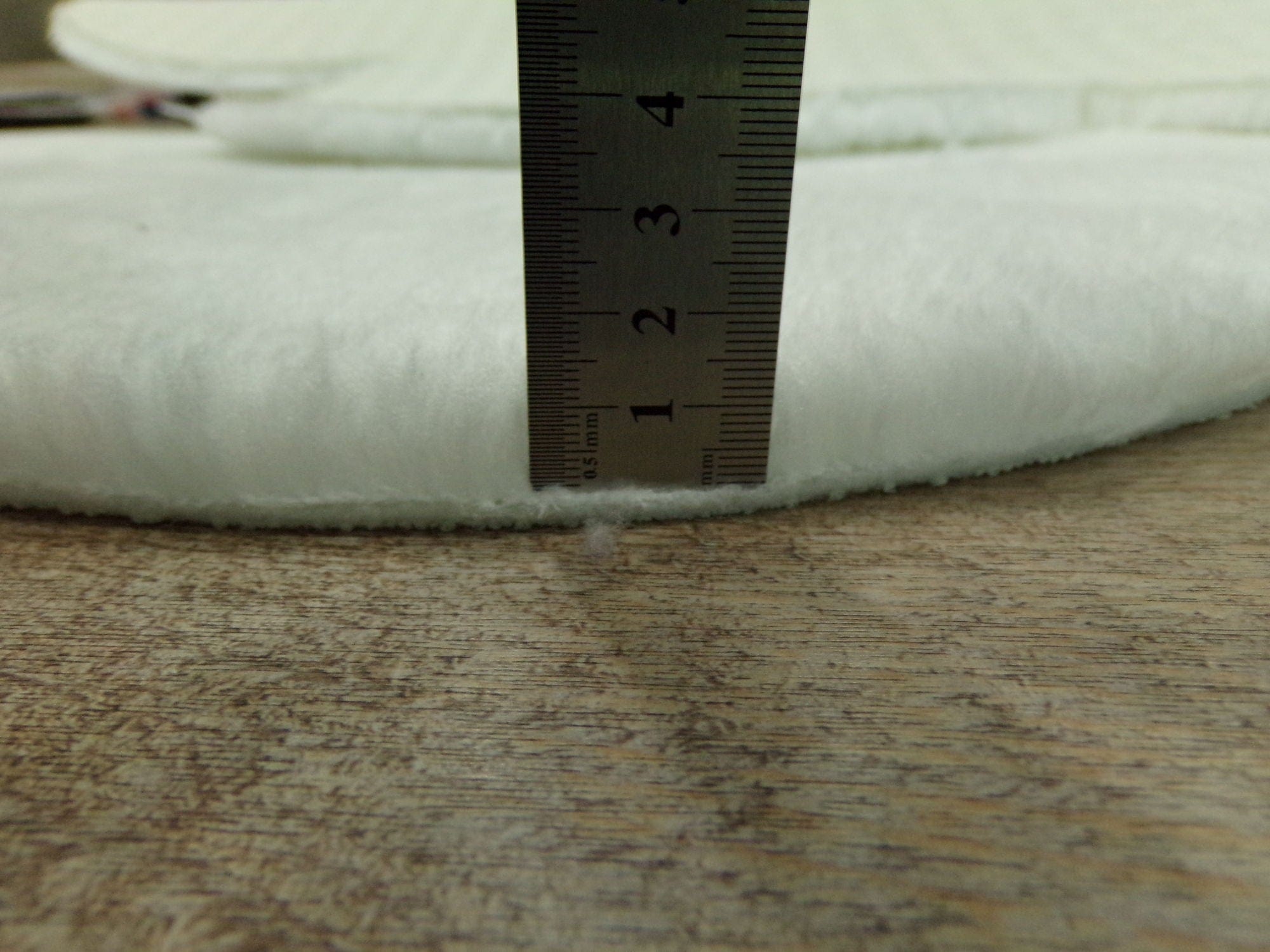 Covor DAISY PLUSH, 80x80 cm, forma atipica, poliester, alb