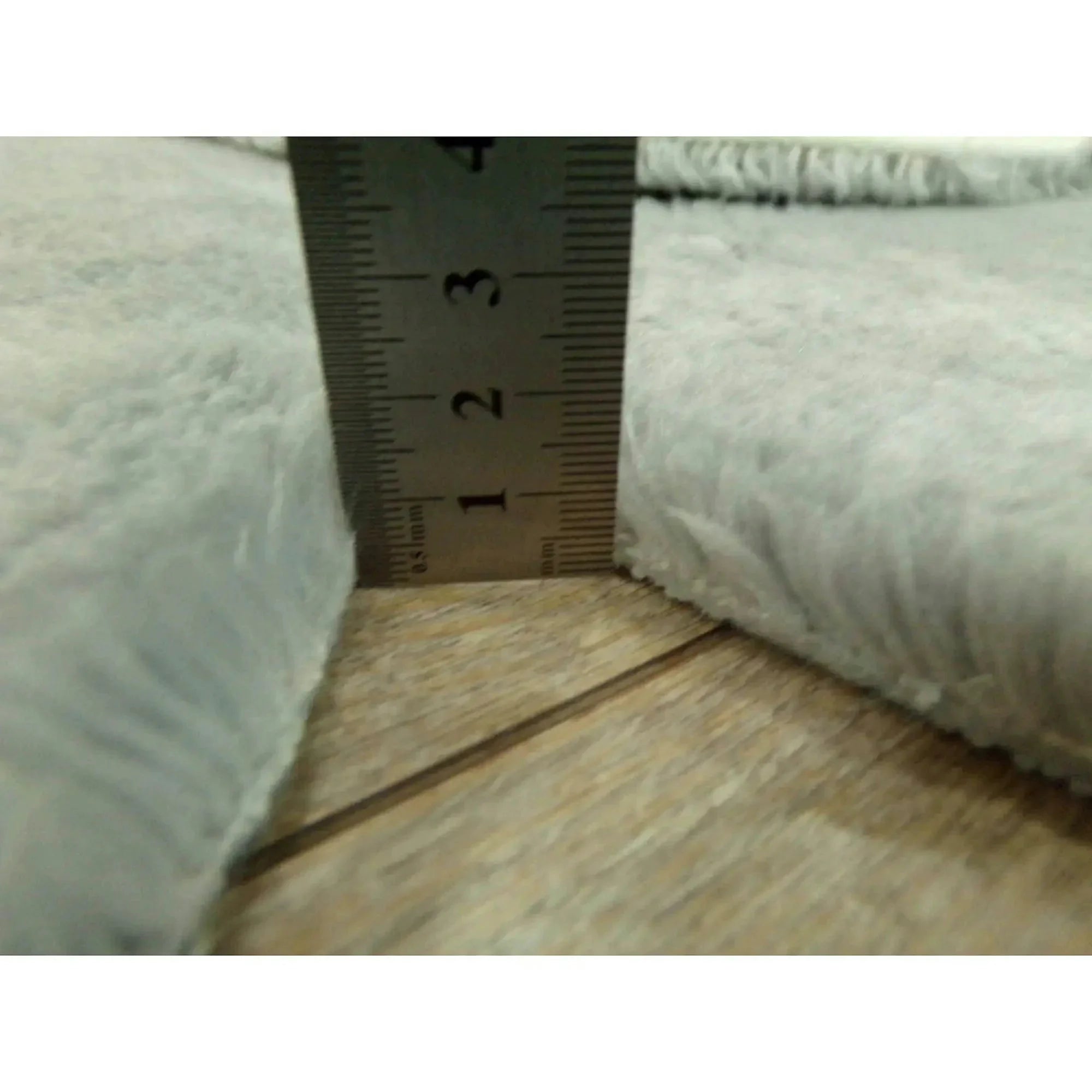 Covor DAISY PLUSH, 80x80 cm, forma atipica, poliester, gri deschis