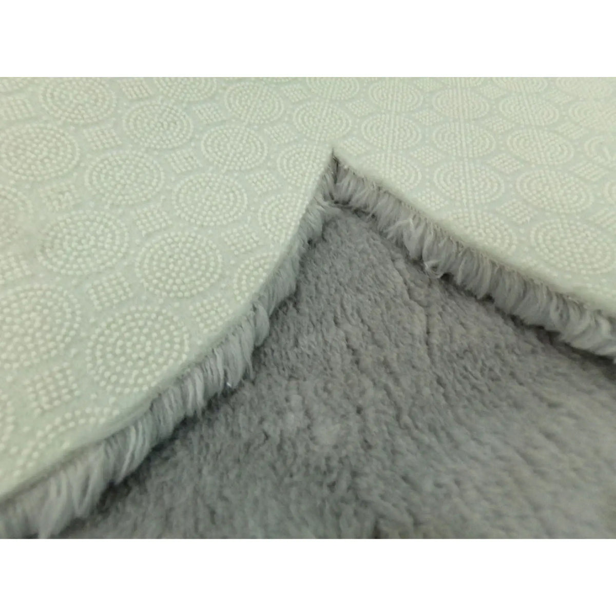 Covor DAISY PLUSH, 80x80 cm, forma atipica, poliester, gri deschis