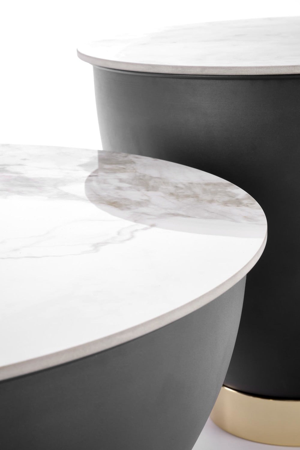 Masuta cafea CECILIA S, alb cu efect de marmura/negru/auriu, ceramica/otel, 48x48x45 cm