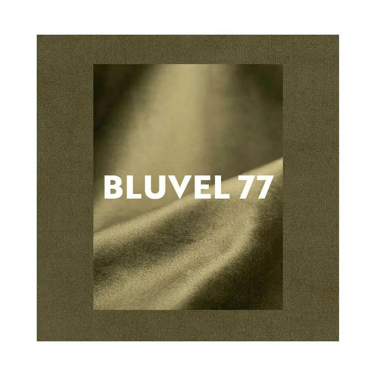 Fotoliu CARMEN, stofa catifelata verde olive - Bluvel 77, 72x75x99 cm