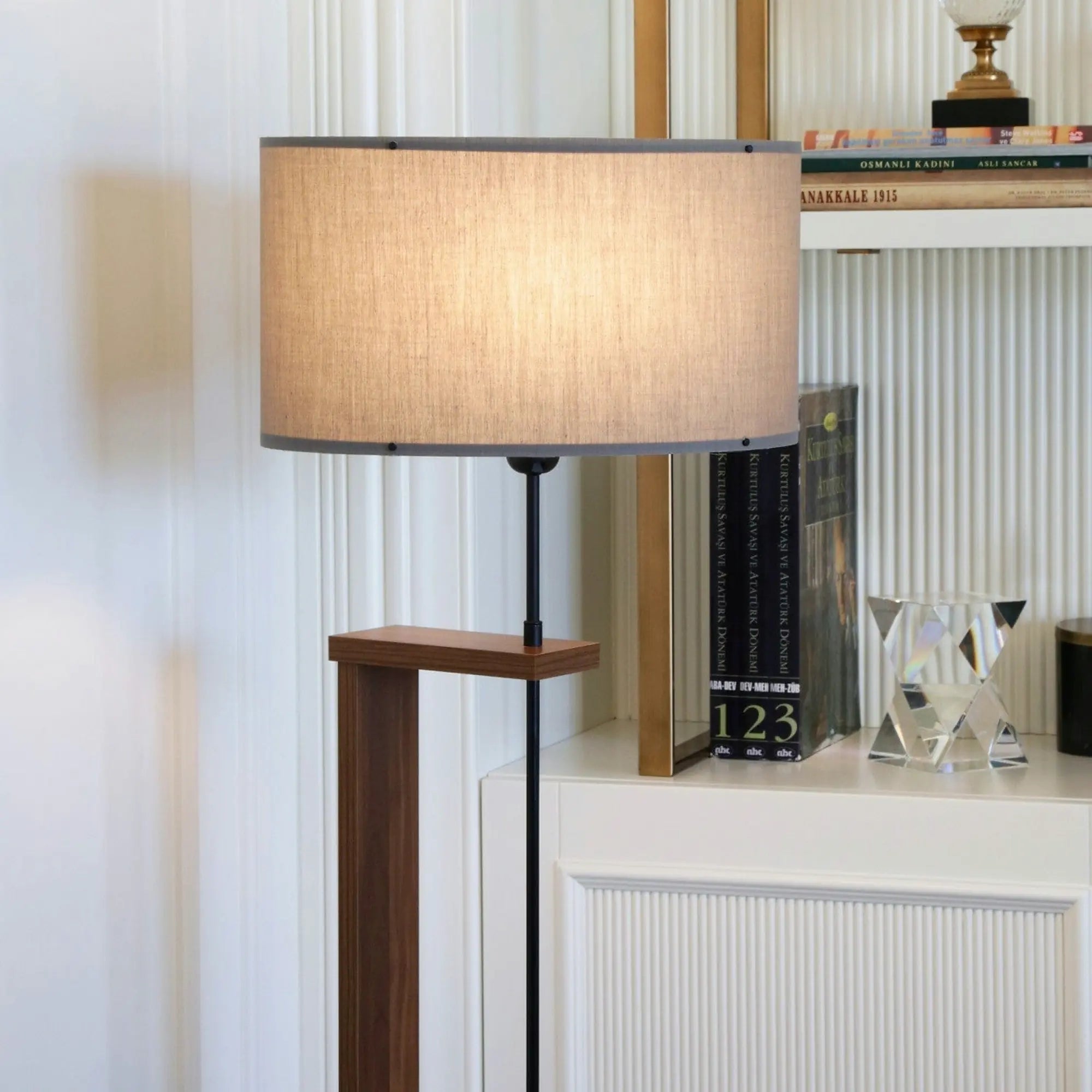Lampadar AYD-3132, gri inchis/stejar inchis, lemn/material textil, 38x150 cm