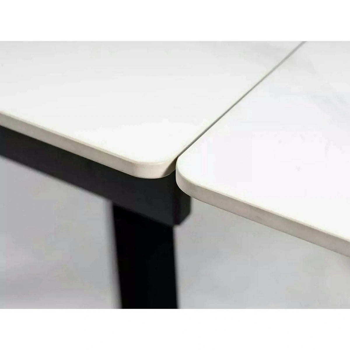 Masa extensibila JOHN, crem cu efect de marmura/negru mat, ceramica/metal, 120/180x85x76 cm
