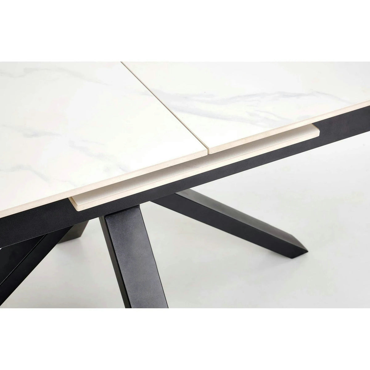Masa extensibila PLATAN, alb cu efect de marmura/negru, piatra sinterizata/otel, 140/180x85x76 cm