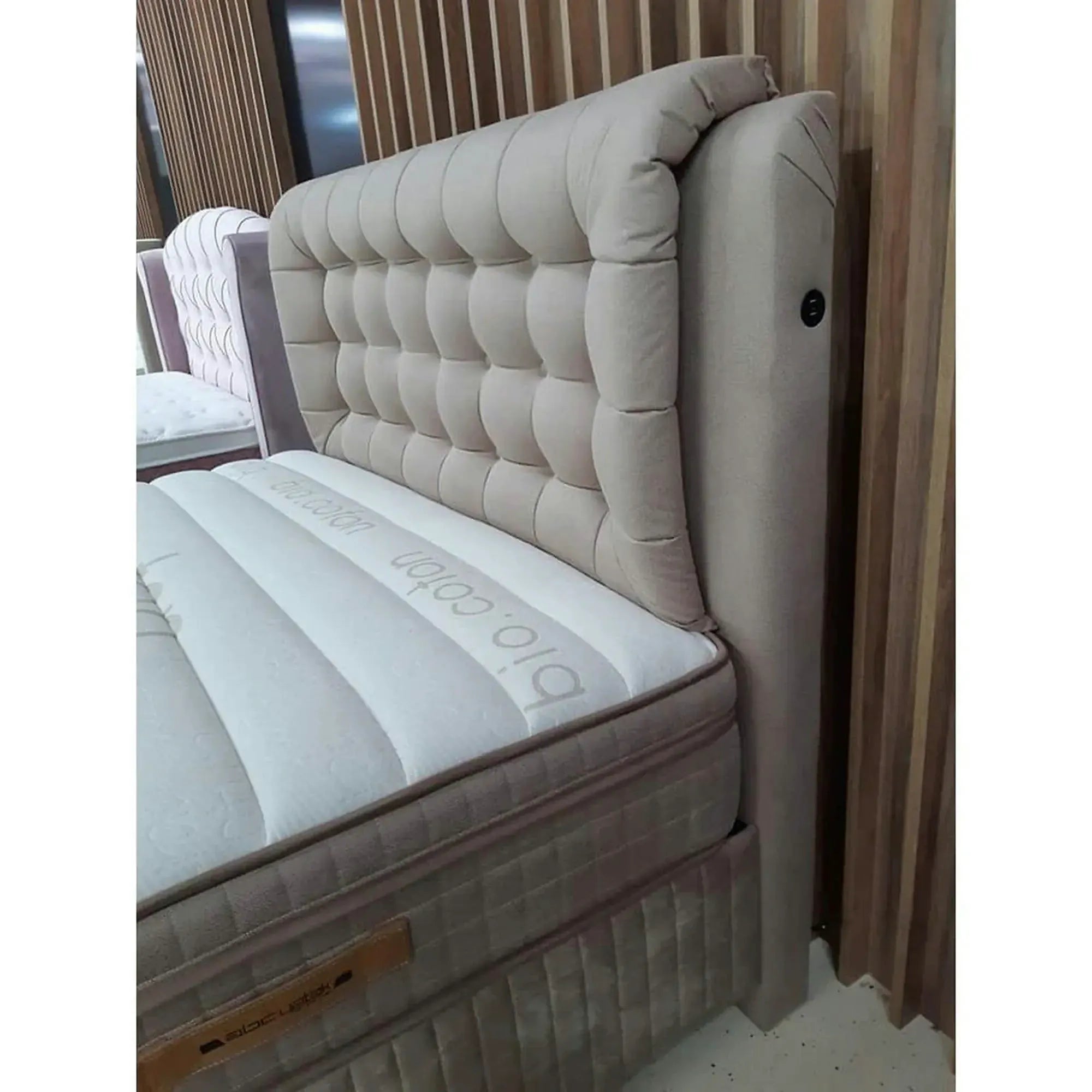 Pat BIO LIFE 140x200, bej, stofa/burete/PAL/metal, cu somiera, lada pentru depozitare si port USB