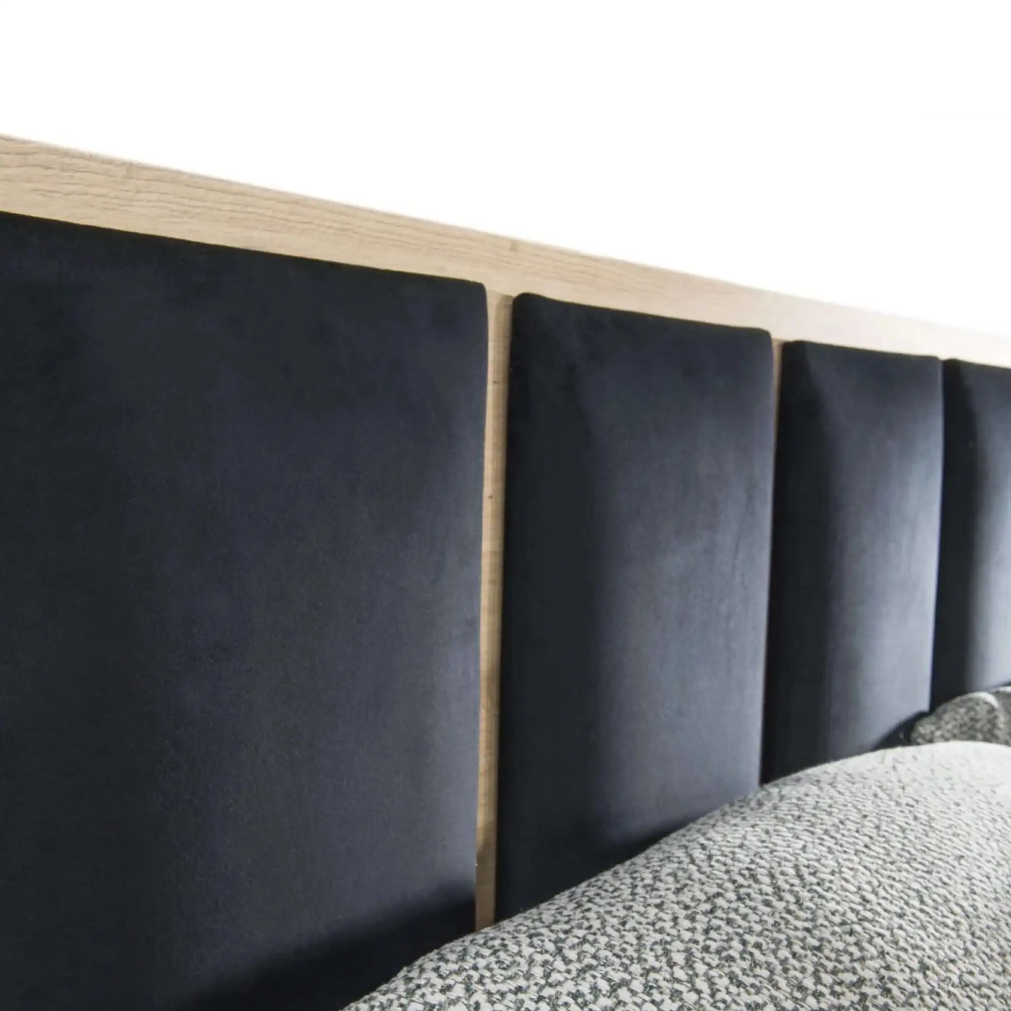 Pat CALI 160x200, stejar artisan/negru, PAL/stofa catifelata, cu suport saltea si spatiu depozitare