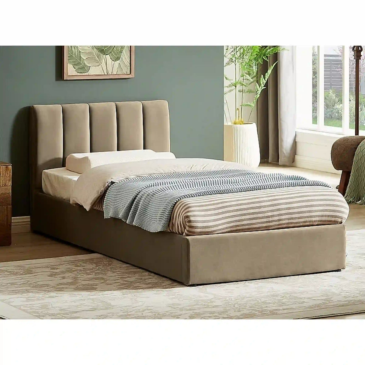 Pat MONTREAL 90x200, stofa catifelata bej - Bluvel 28, cu somiera si spatiu depozitare