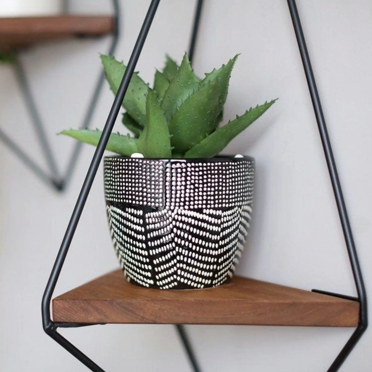 Raft WR039, nuc/negru, lemn de molid/metal, 60x15x23 cm