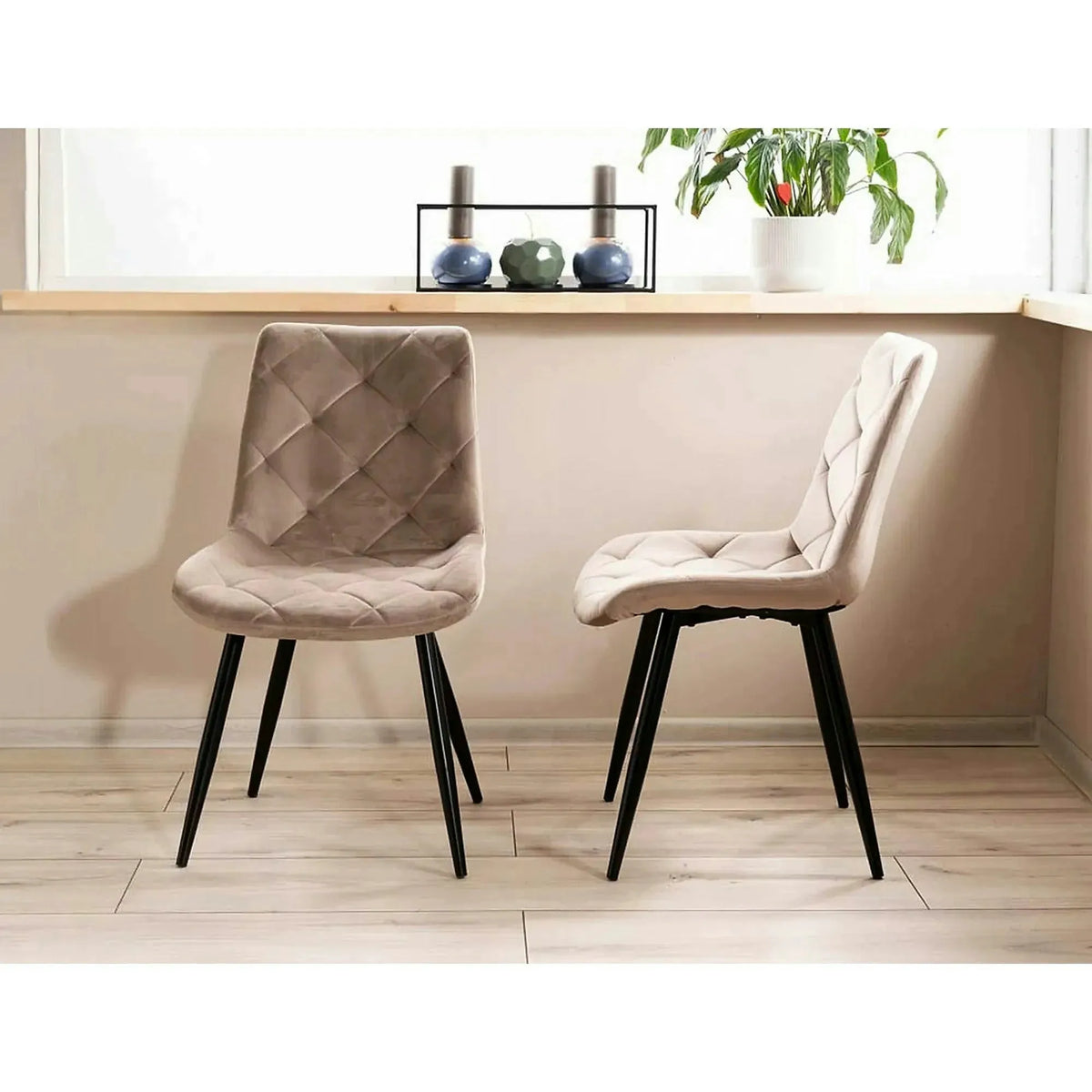Scaun bej tapitat RALPH, stofa catifelata/metal, 51x42x88 cm