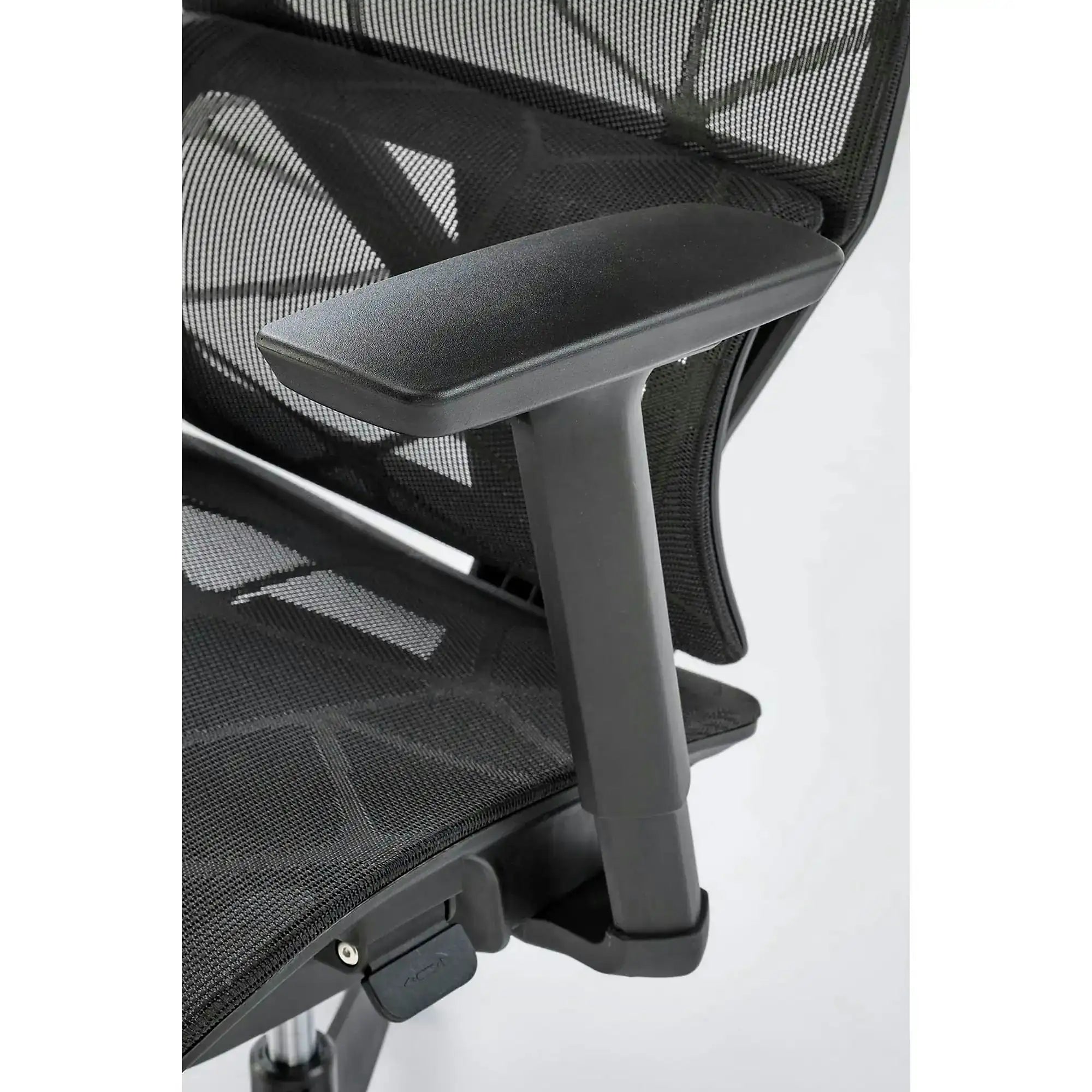 Scaun birou OSVALDO, negru, plasa, 68x74x122/128 cm