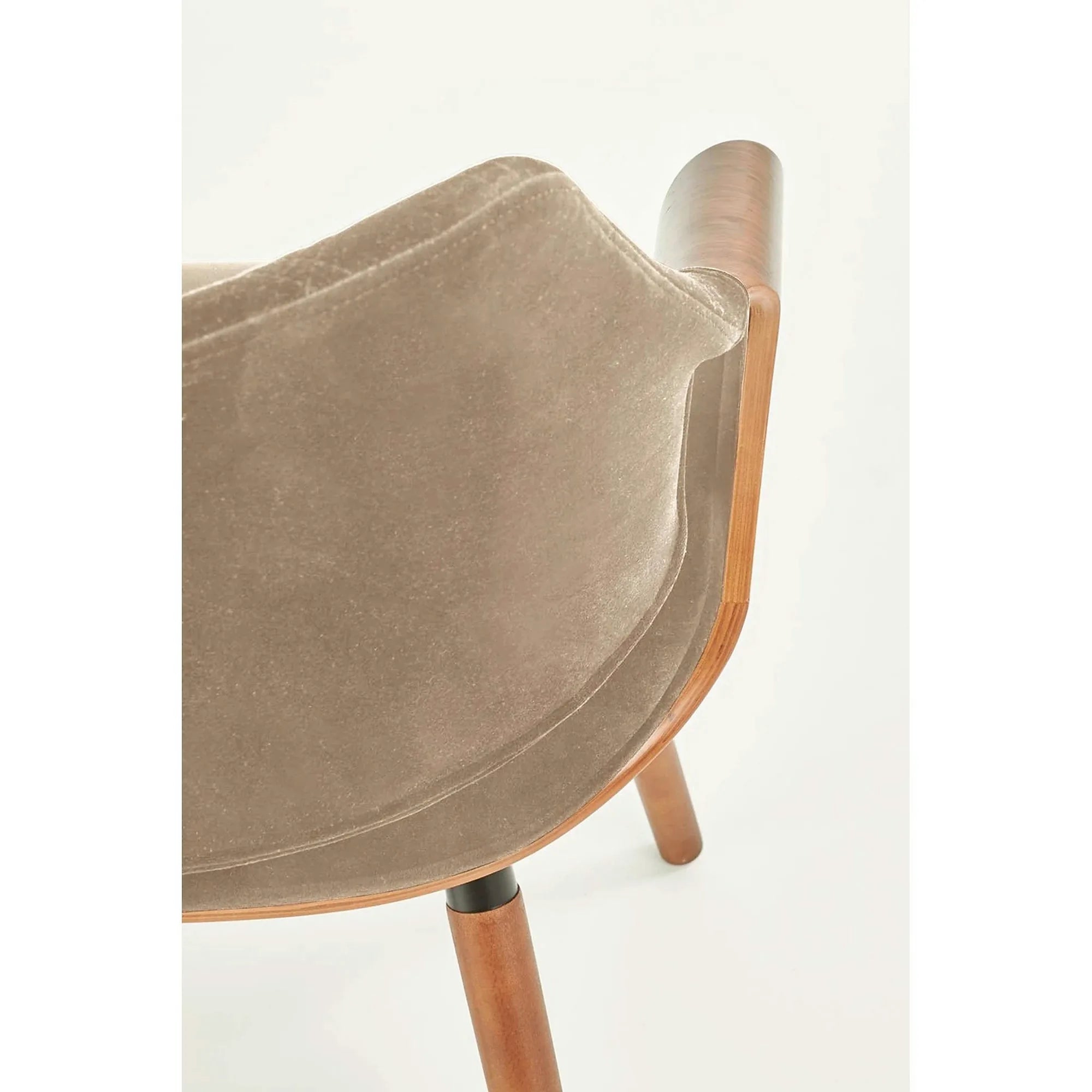 Scaun tapitat K396, bej/nuc, stofa catifelata/placaj, 56x55x77 cm