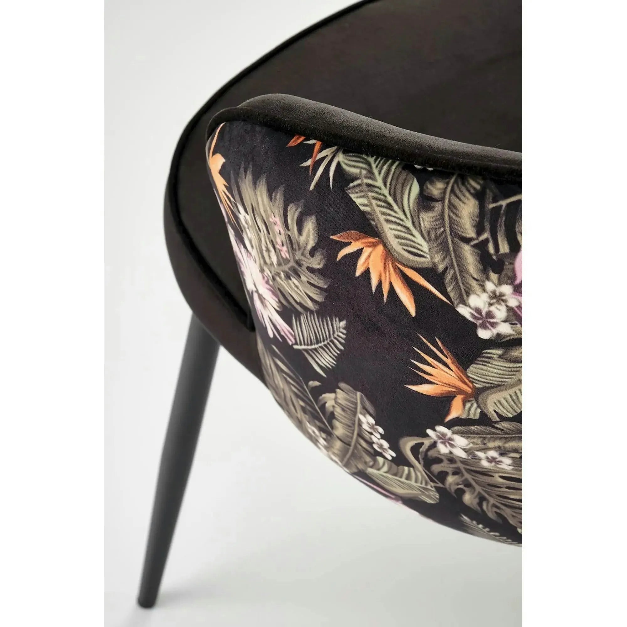 Scaun tapitat K506, negru, cu imprimeu floral, stofa catifelata, 55x60x82 cm