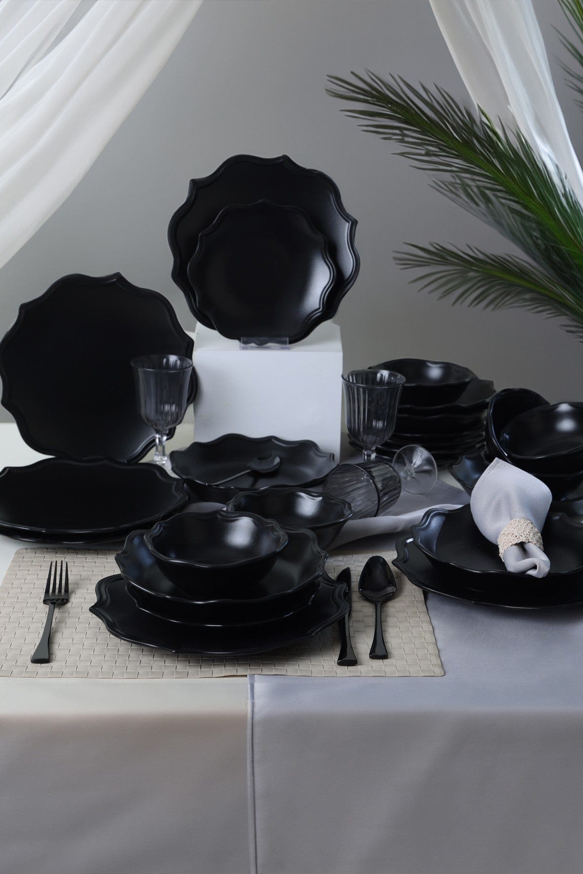 Set de cina 275KRM2341, 24 piese, negru mat, ceramica