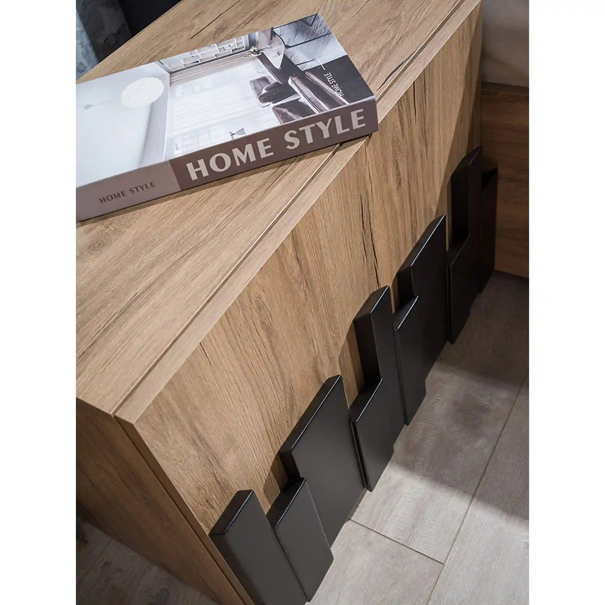 Set dormitor MOZART, negru/stejar, pat 160x200 cm, dressing, 2 noptiere, comoda, oglinda si iluminare LED