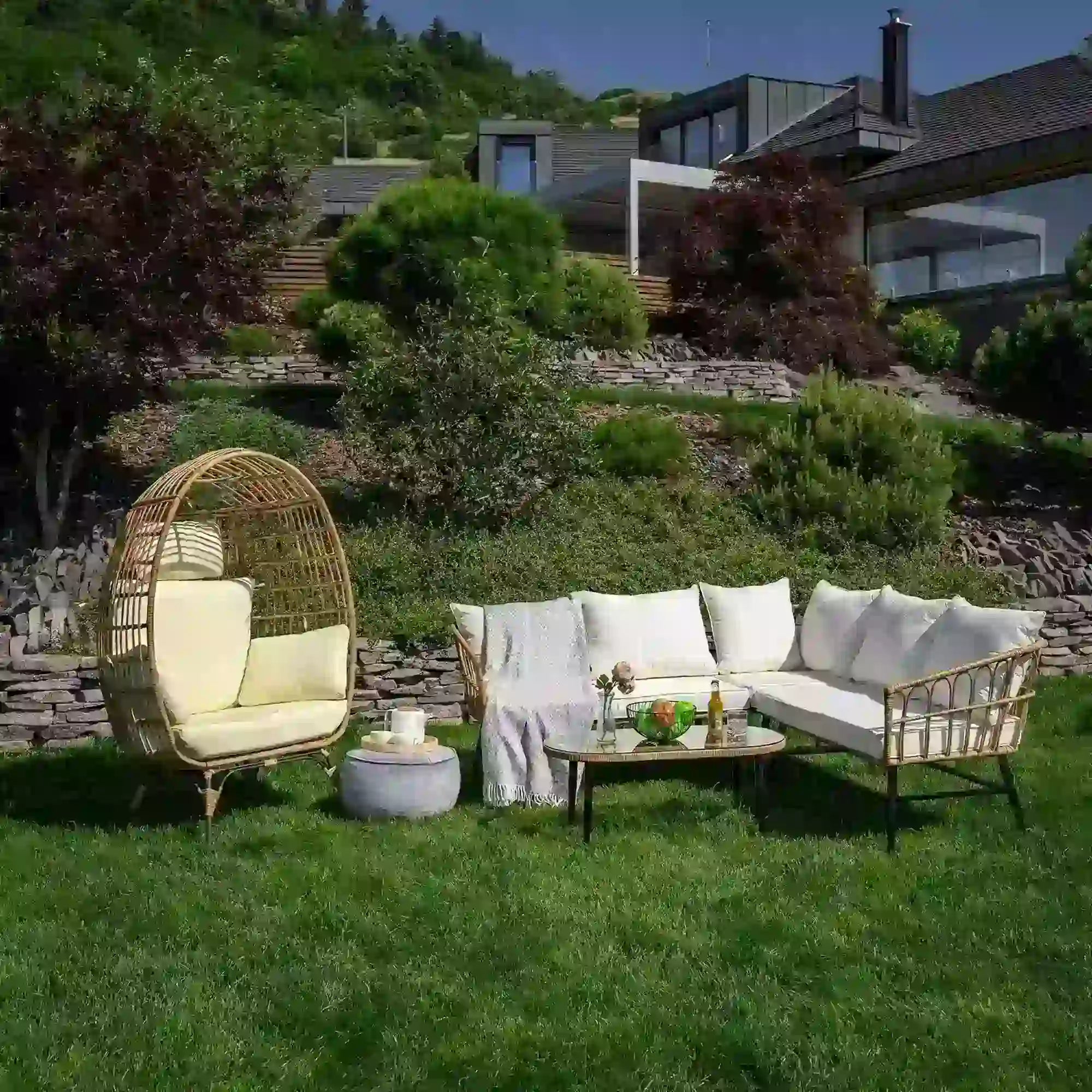 Set gradina ARALY, bej/negru, ratan sintetic/sticla/metal, cu masuta si canapea