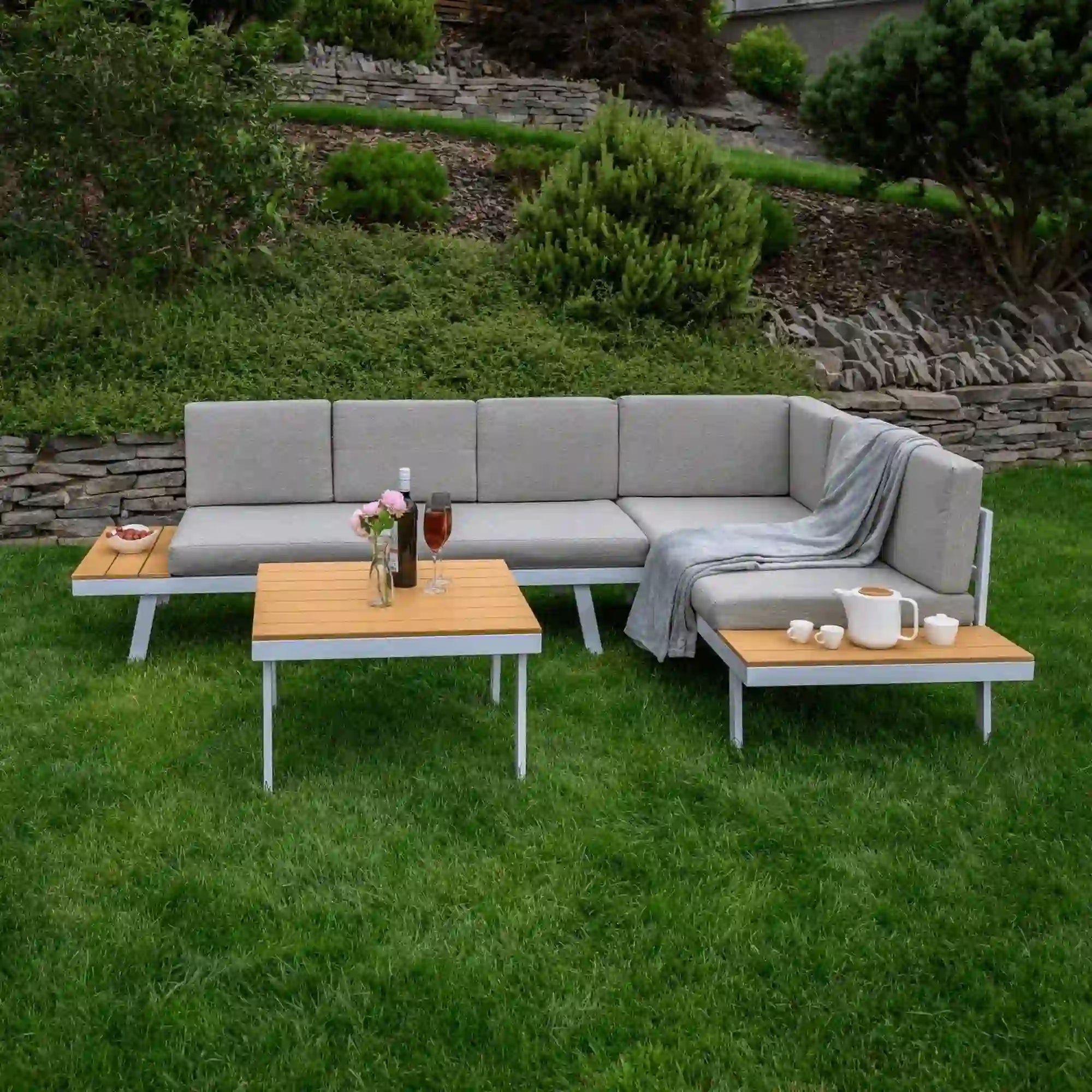 Set gradina PELOR, alb/gri deschis/stejar, tesatura/lemn/metal, cu masuta si canapea