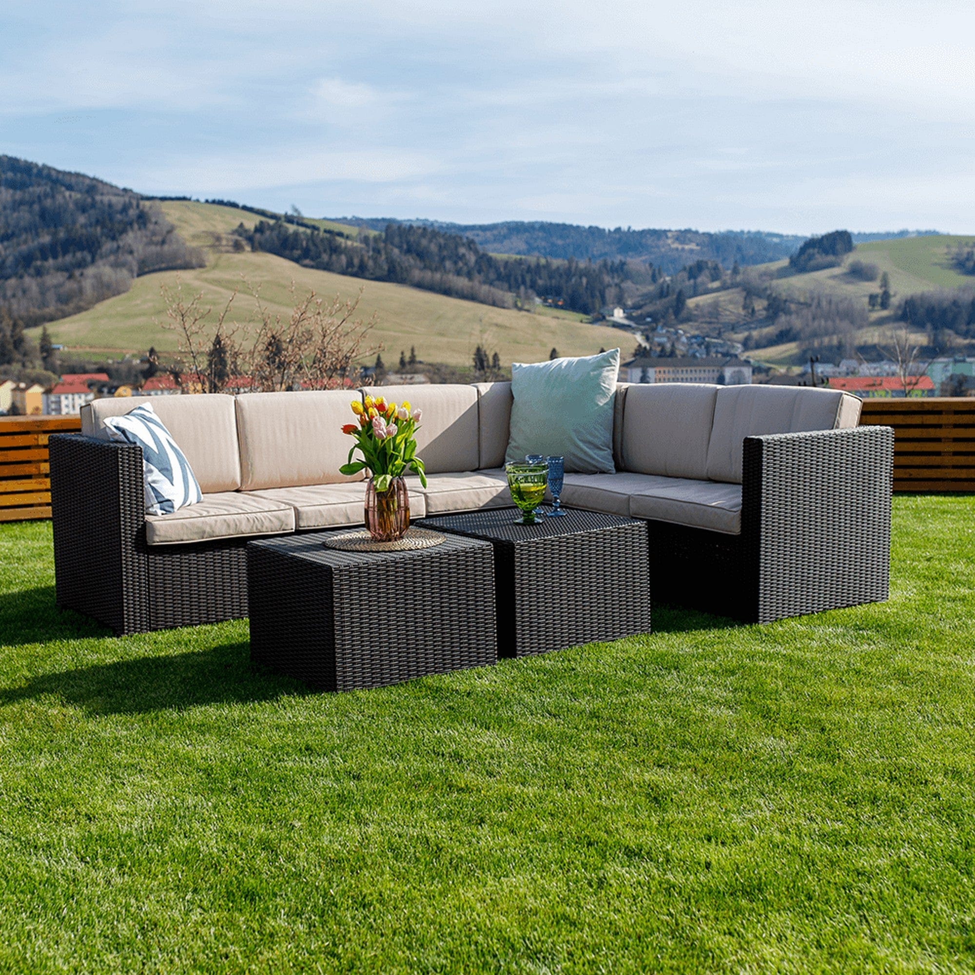 Set gradina RODEN, maro/bej, ratan artificial/tesatura, cu 2 masute si canapea