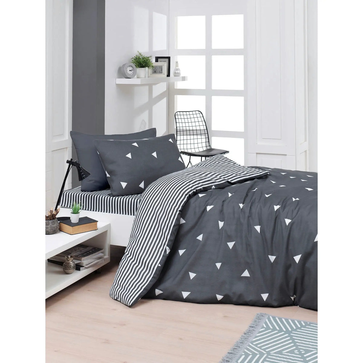 Set lenjerie pat 143EPJ4326, bumbac/poliester, gri/alb, 160x240 cm, cu husa pat, cearceaf pilota si fata de perna