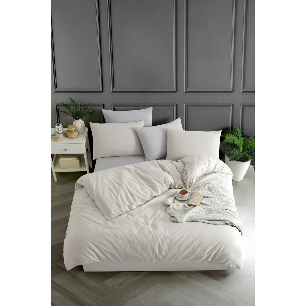Set lenjerie pat 670TBH1223, bumbac/poliester, bej/gri deschis, 240x260 cm, cu husa pat, cearceaf pilota si 2 fete de perna