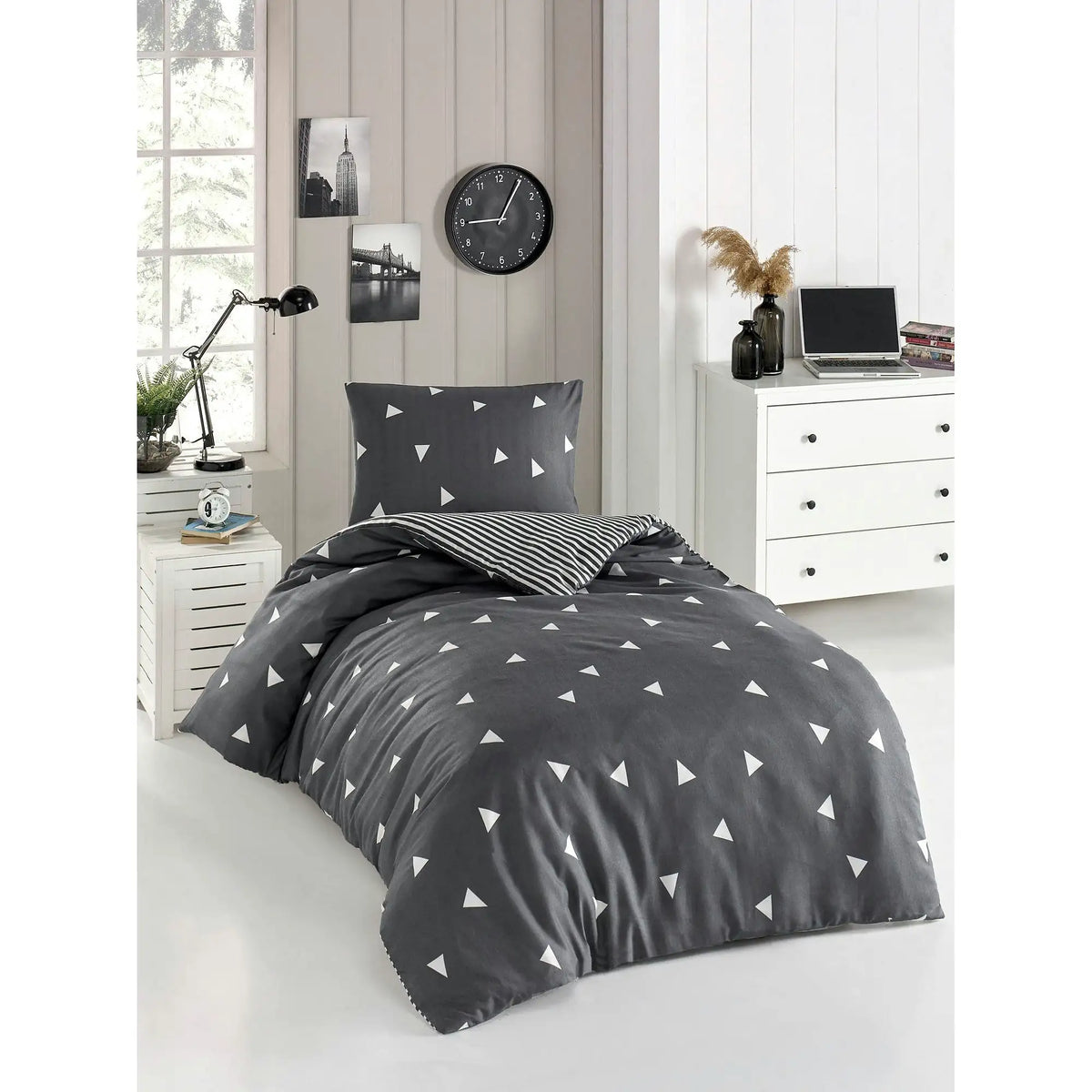 Set lenjerie pat UCGEN, bumbac/poliester, gri/alb, 140x200 cm, cu cearceaf pilota si fata de perna