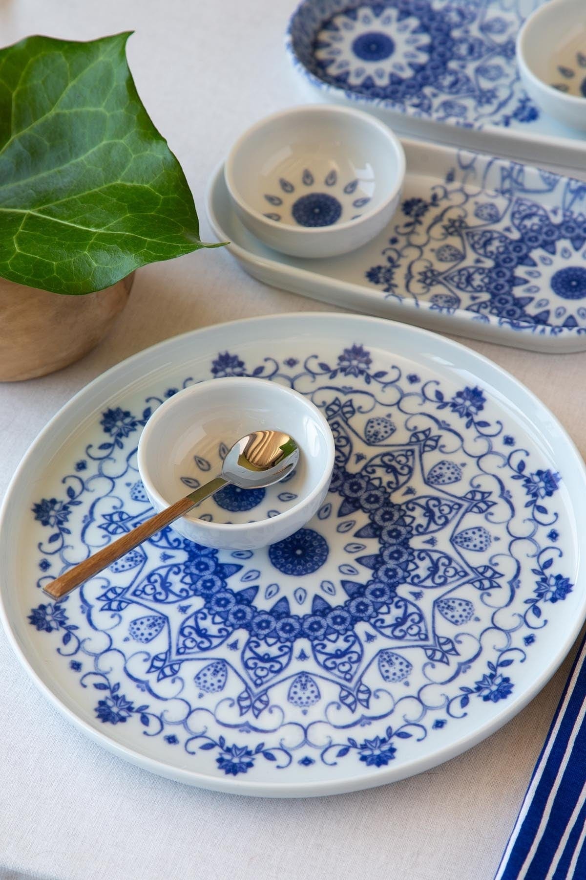 Set mic dejun 719KTP9890, 14 piese, albastru/alb, portelan