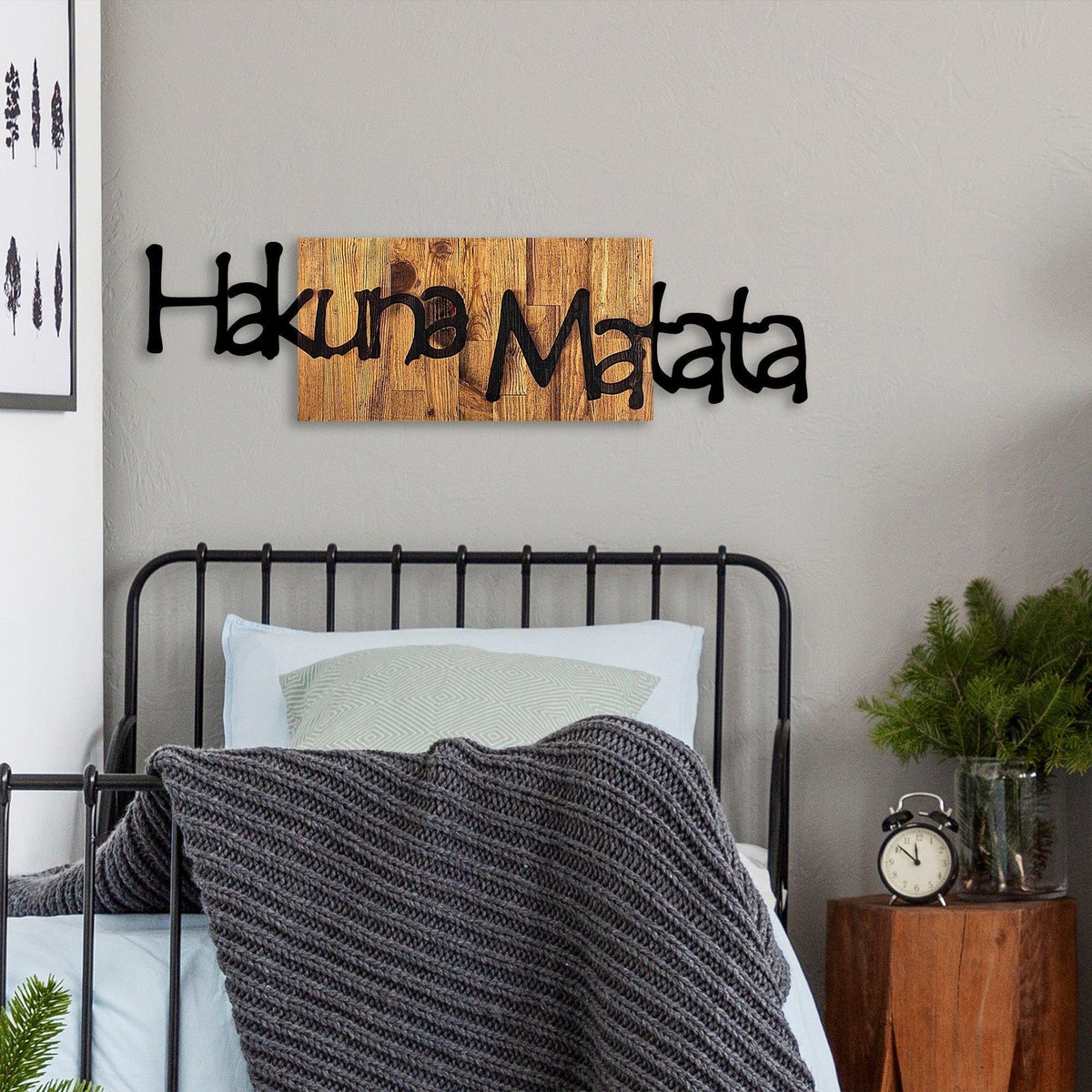 Decoratiune perete HAKUNA MATATA 4, negru/nuc, metal/lemn, 108x3x30 cm