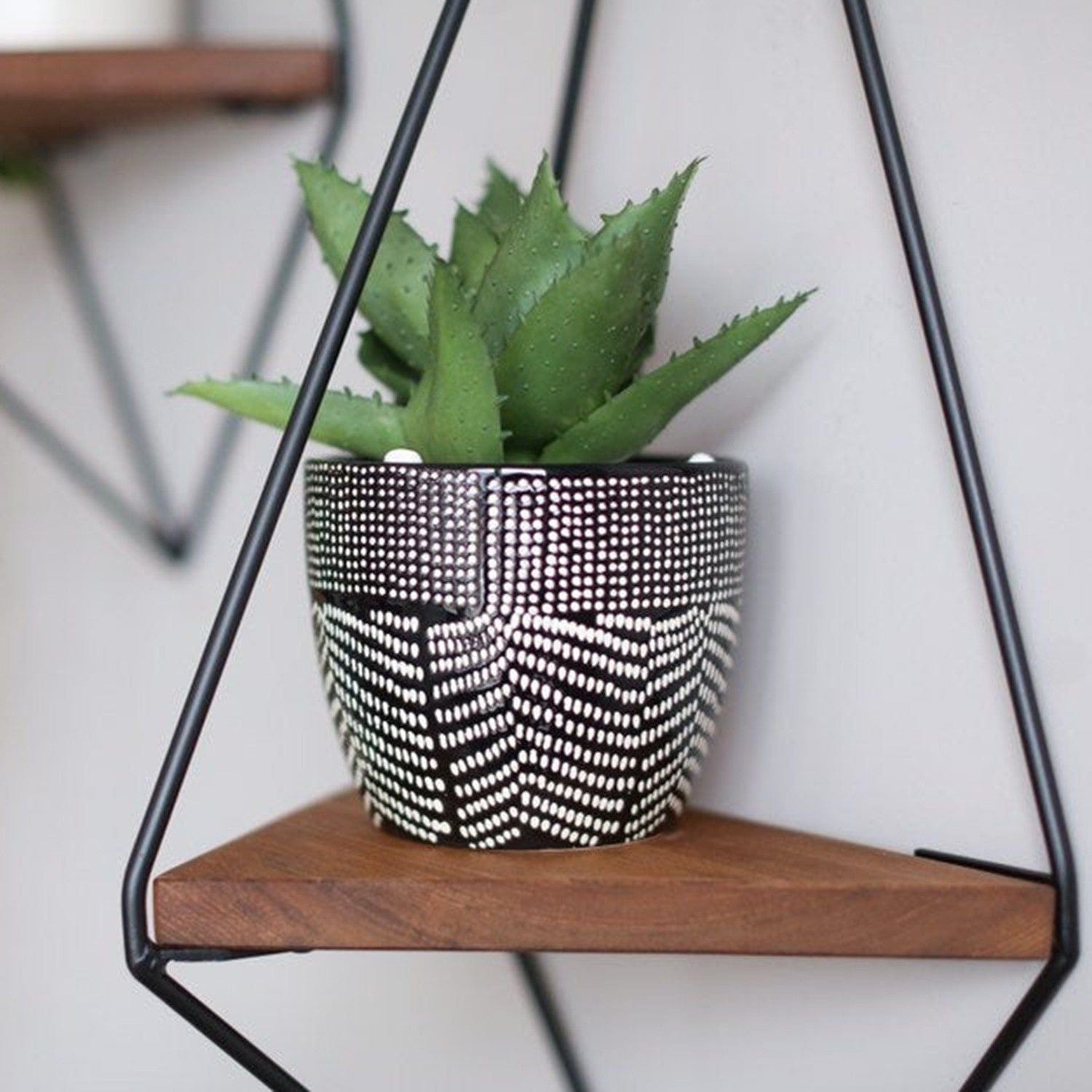 Raft WR039, nuc/negru, lemn de molid/metal, 60x15x23 cm