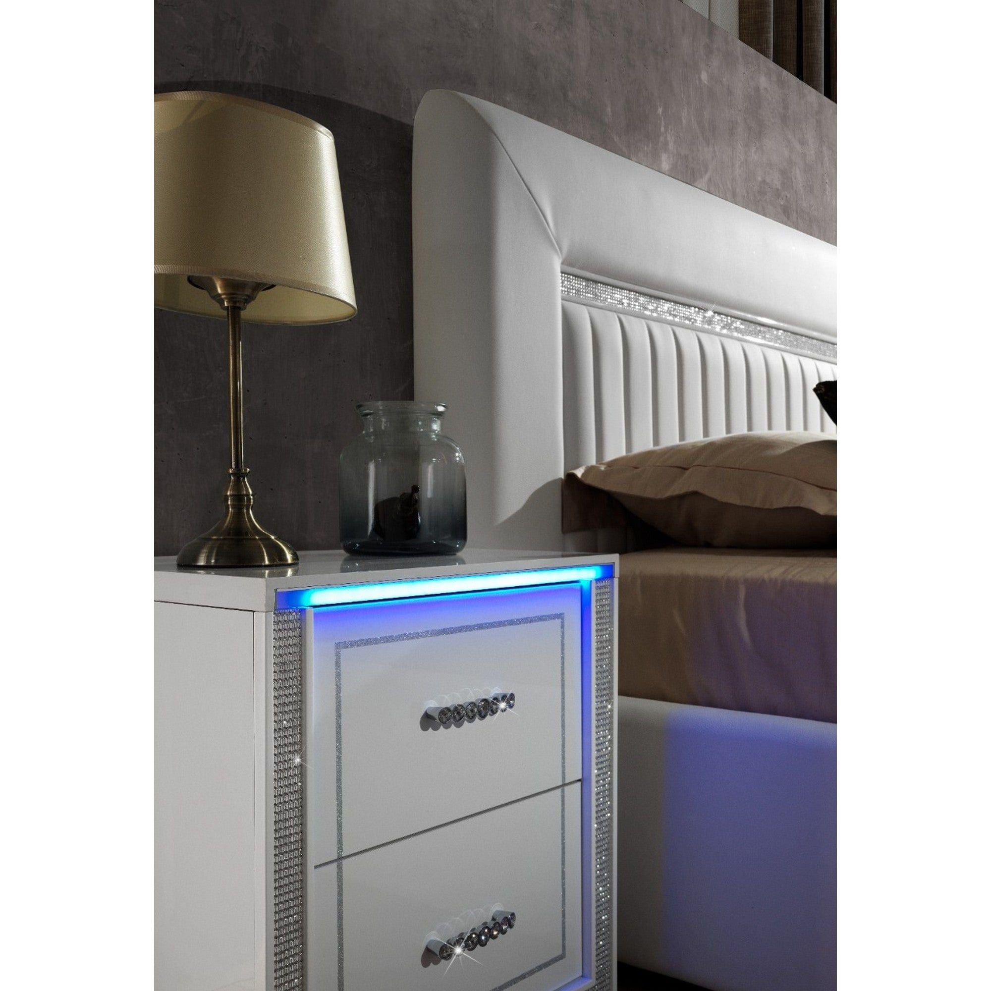 Set dormitor NEW GEMMA, alb lucios, pat 160x200 cm cu somiera fixa, fara lada de depozitare, dulap cu 6 usi, 2 noptiere, comoda, oglinda, iluminare led