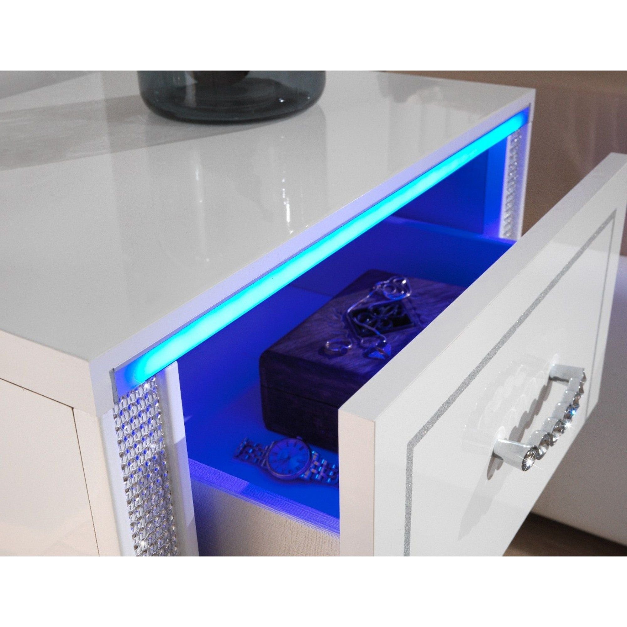 Set dormitor NEW GEMMA, alb lucios, pat 160x200 cm cu somiera fixa, fara lada de depozitare, dulap cu 6 usi, 2 noptiere, comoda, oglinda, iluminare led