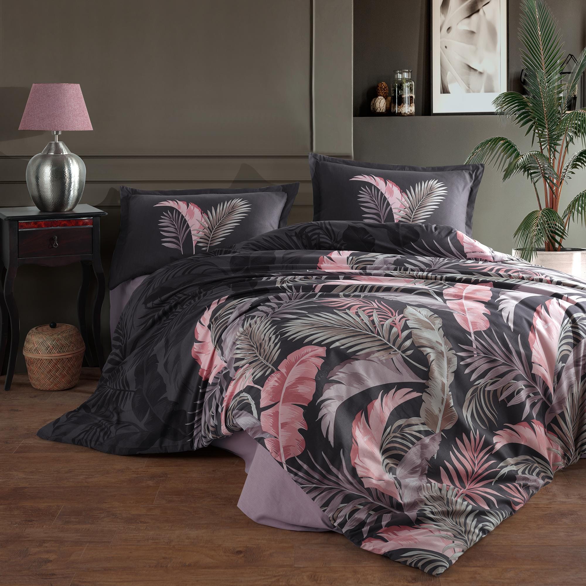 Set lenjerie pat clasy king size HENA, bumbac, negru/roz, 240x260 cm, cu cearceaf pat, cearceaf pilota si 2 fete de perna