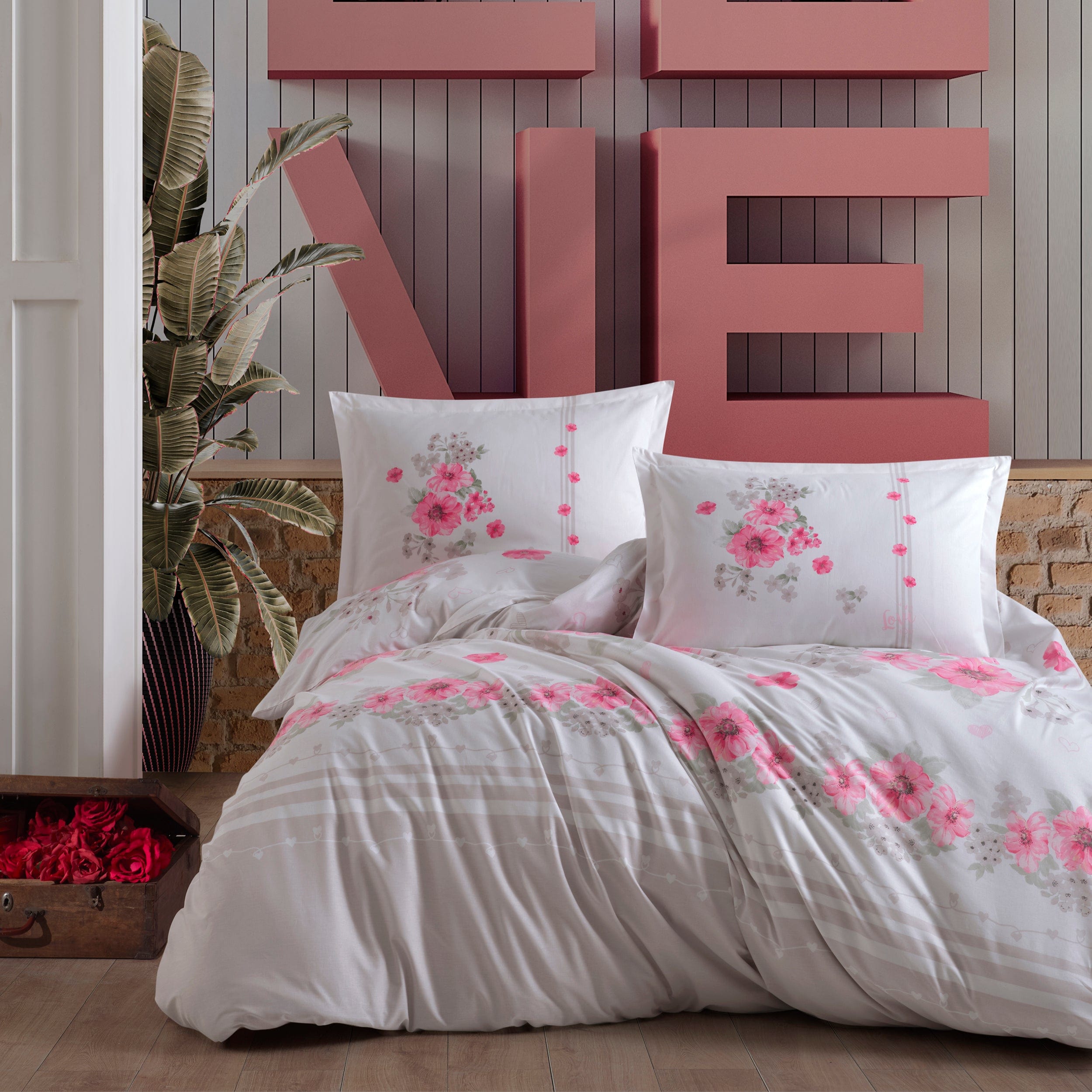 Set lenjerie pat clasy king size LOVERS, bumbac, alb/roz, 240x260 cm, cu cearceaf pat, cearceaf pilota si 2 fete de perna