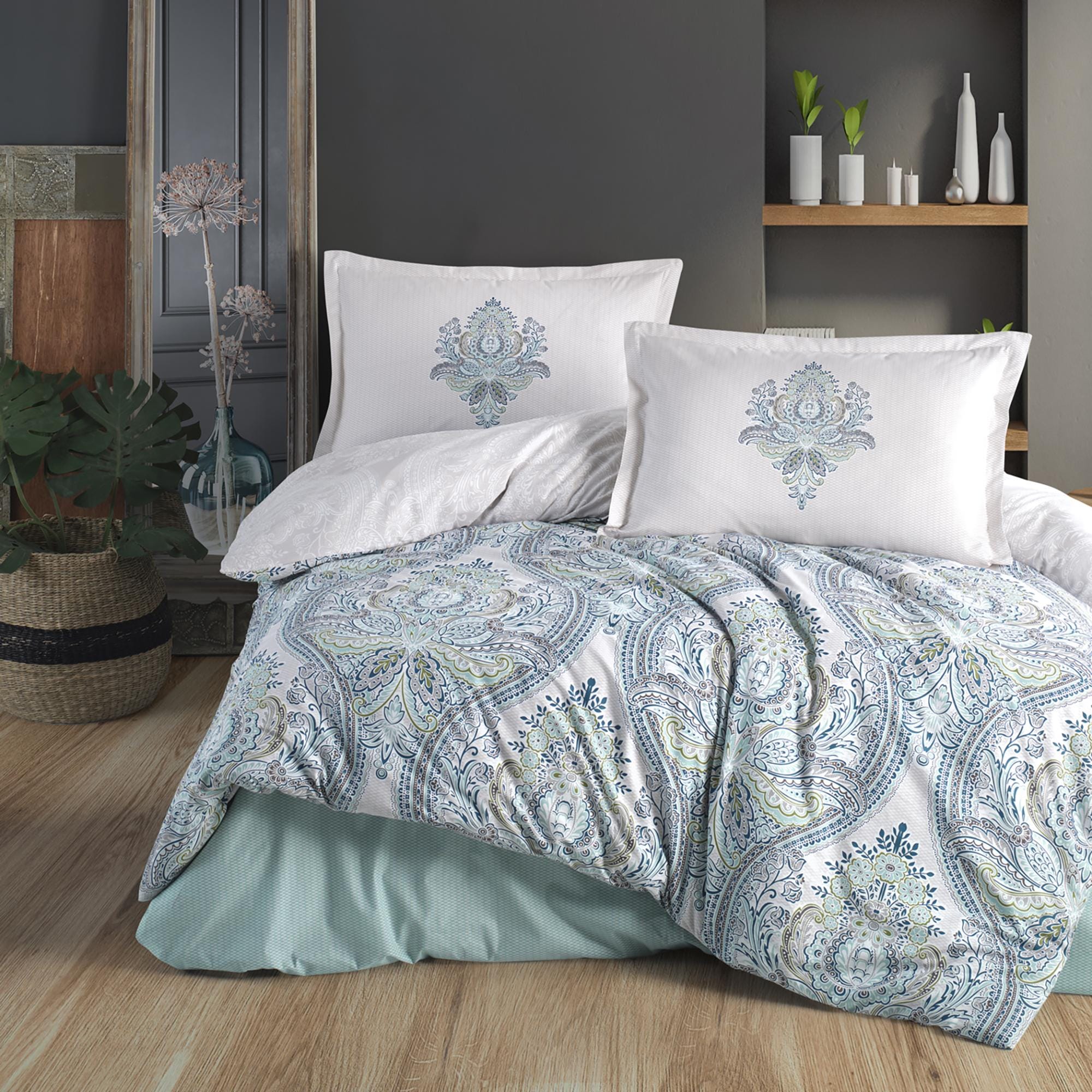 Set lenjerie pat clasy king size RUMA, bumbac, alb/albastru, 240x260 cm, cu cearceaf pat, cearceaf pilota si 2 fete de perna