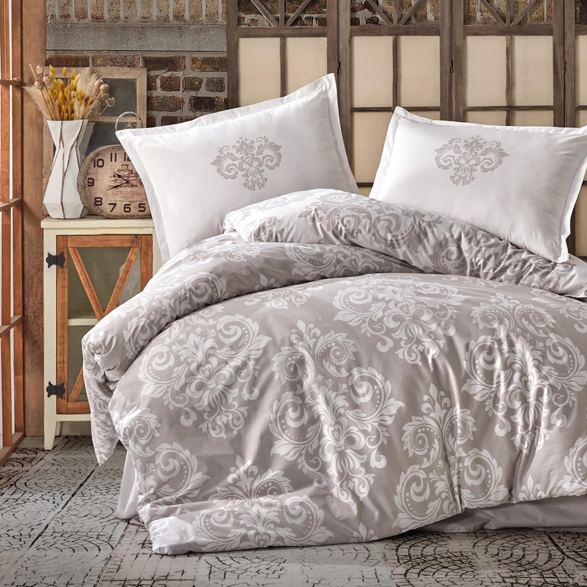 Set lenjerie pat clasy king size SADE V2, bumbac, alb/gri, 240x260 cm, cu cearceaf pat, cearceaf pilota si 2 fete de perna