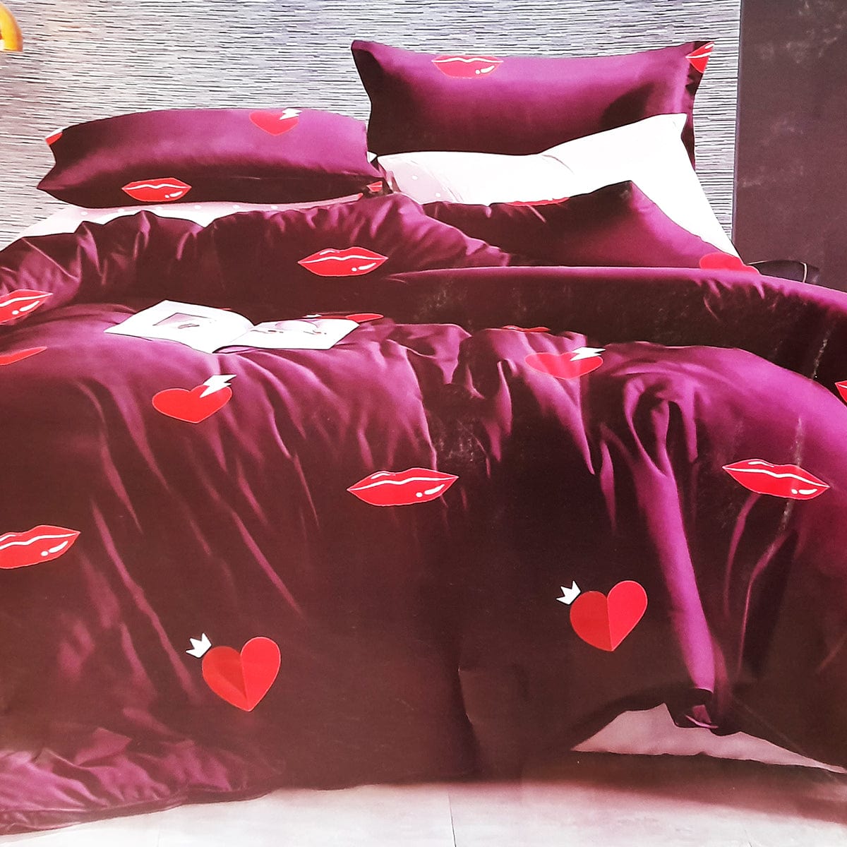 Set lenjerie pat cocolino HEARTS AND LIPS, mov, 240x240 cm, cu cearceaf pat, cearceaf pilota si 2 fete de perna