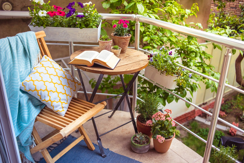 Amenajarea grădinii de interior: piese de mobilier pentru terasă sau balcon - ACAJU 