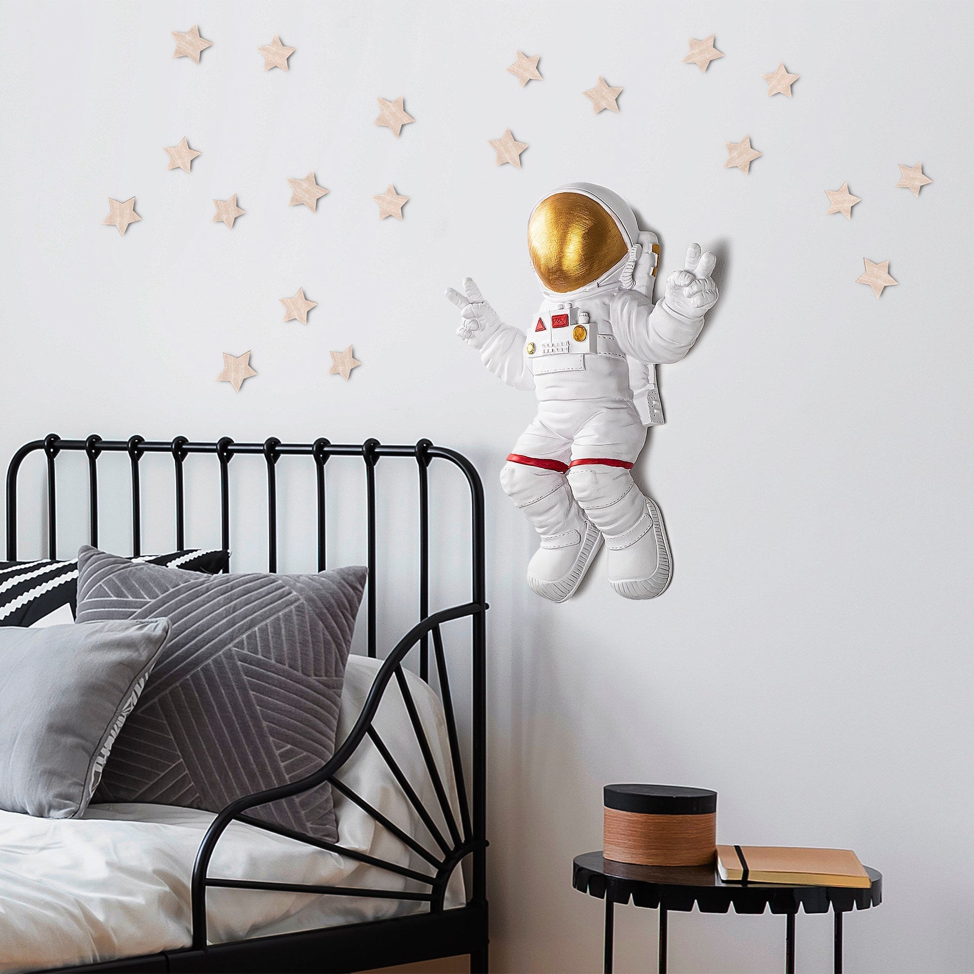 Accesoriu decorativ de perete, Peace Sign Astronaut - 1, Alb / Auriu