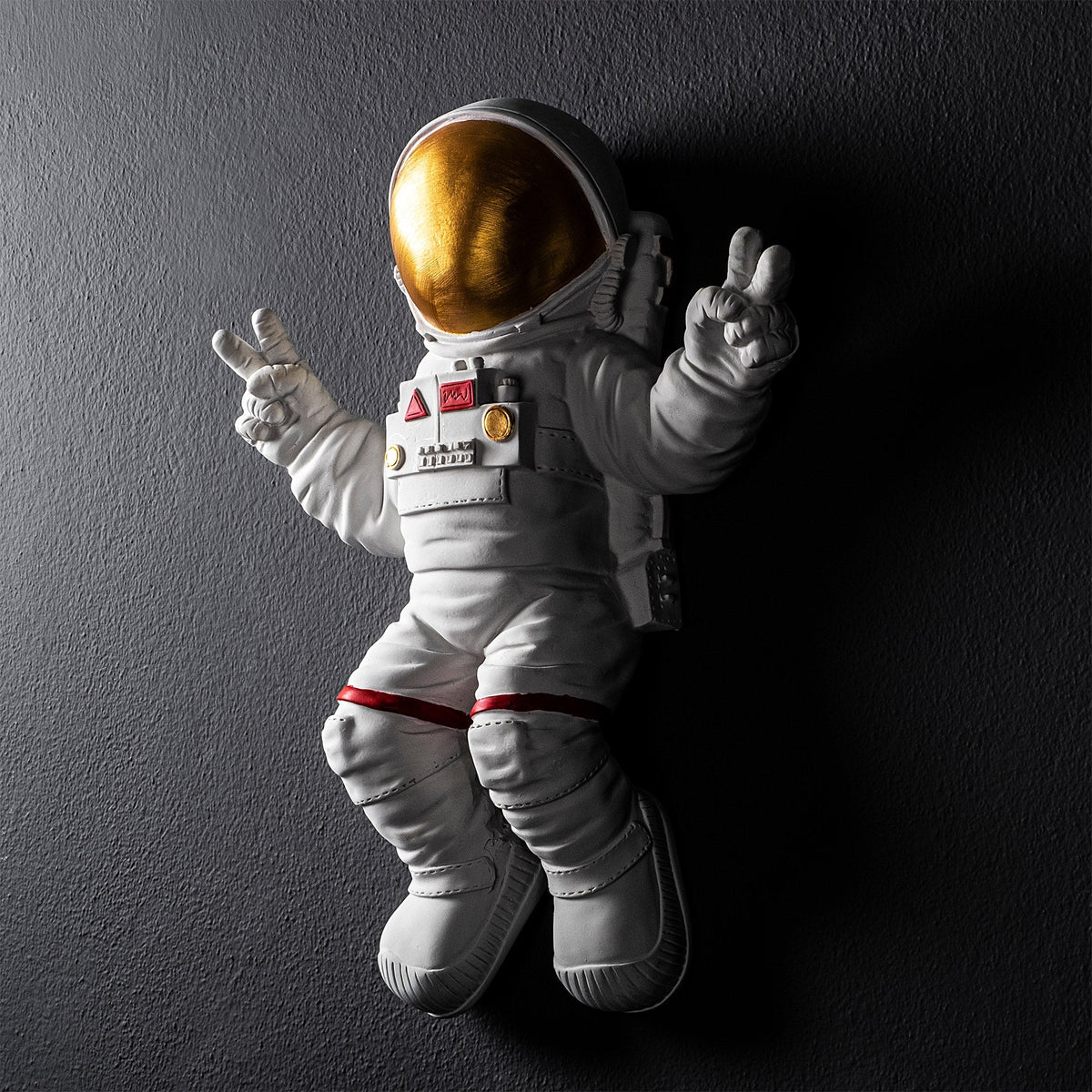 Accesoriu decorativ de perete, Peace Sign Astronaut - 1, Alb / Auriu