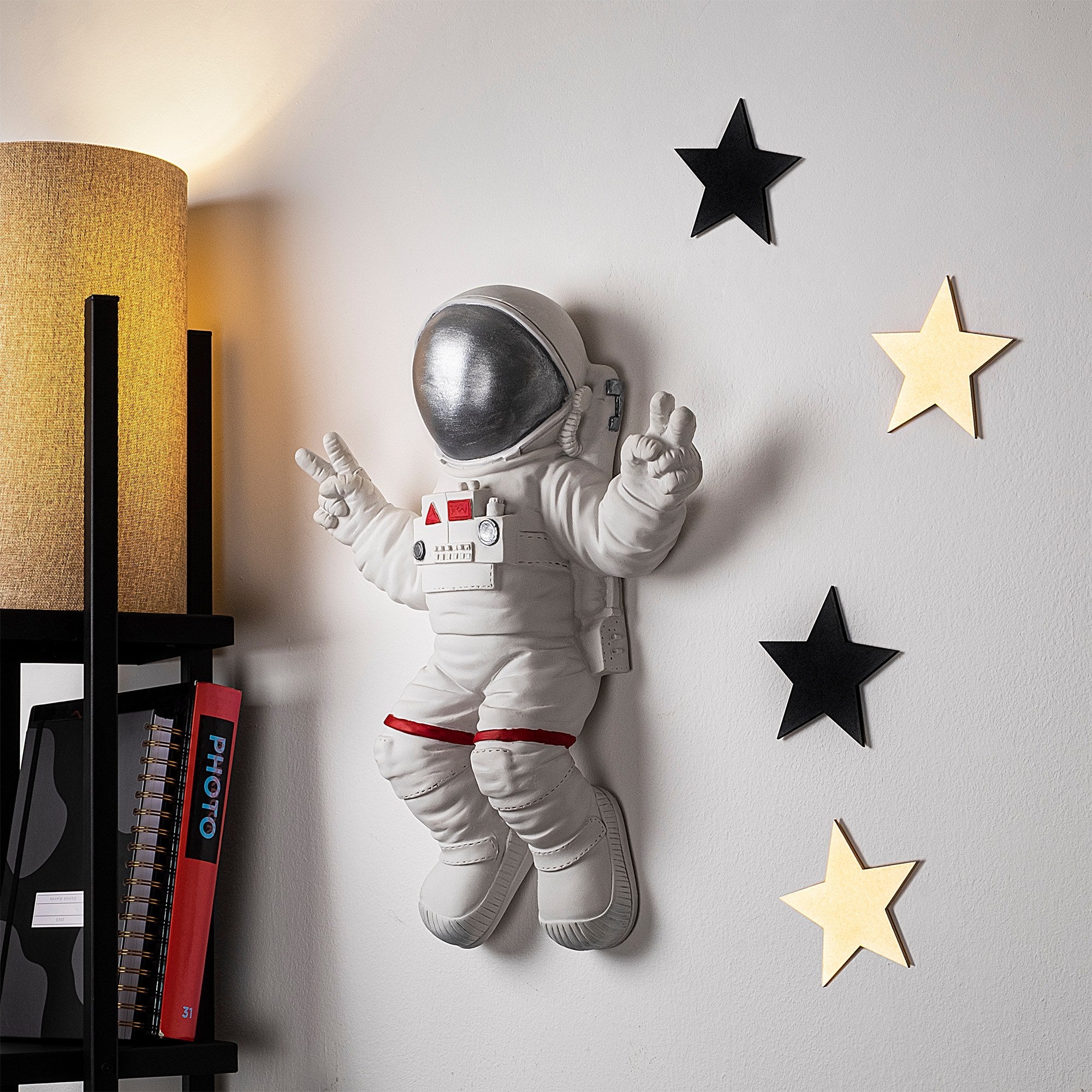 Accesoriu decorativ de perete, Peace Sign Astronaut - 2, Alb / Gri