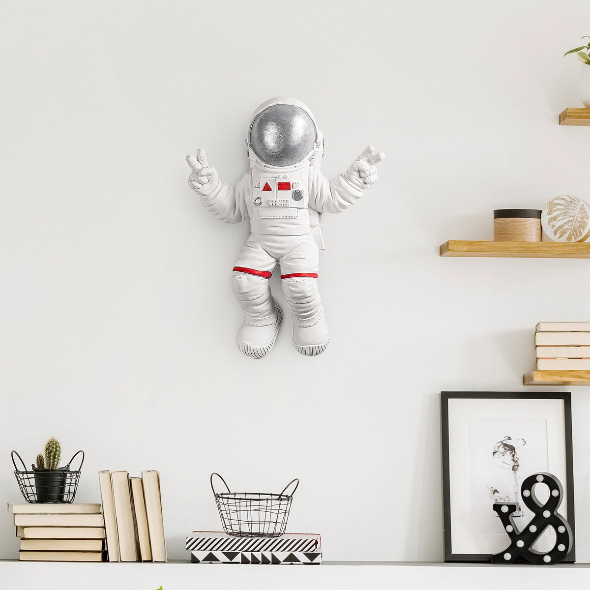 Accesoriu decorativ de perete, Peace Sign Astronaut - 2, Alb / Gri