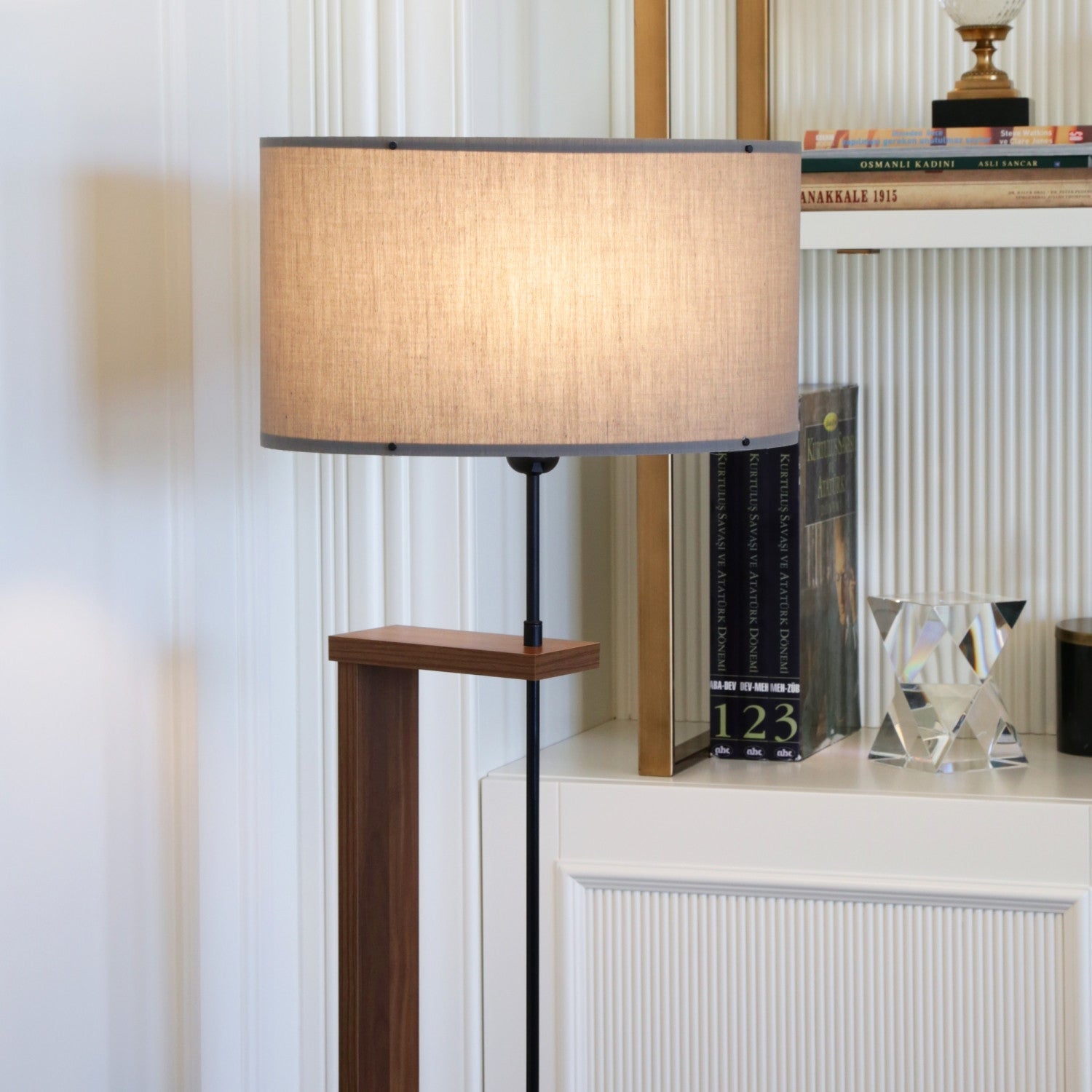 Lampadar AYD-3132, gri inchis/stejar inchis, lemn/textil, 38x150 cm