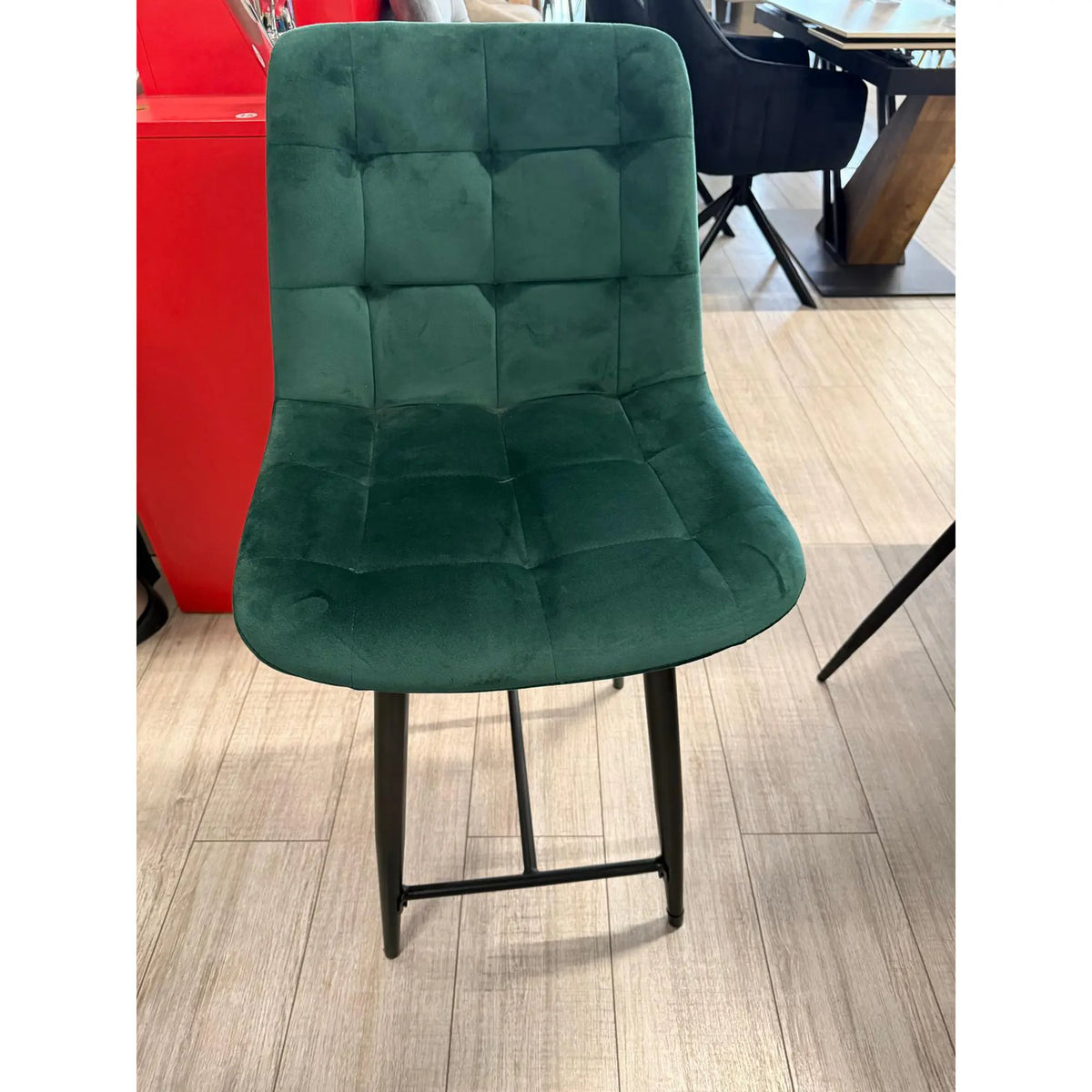 PRODUS RESIGILAT - Scaun bar CHIC H-2, verde/negru mat, stofa catifelata/metal, 46x51x90 cm