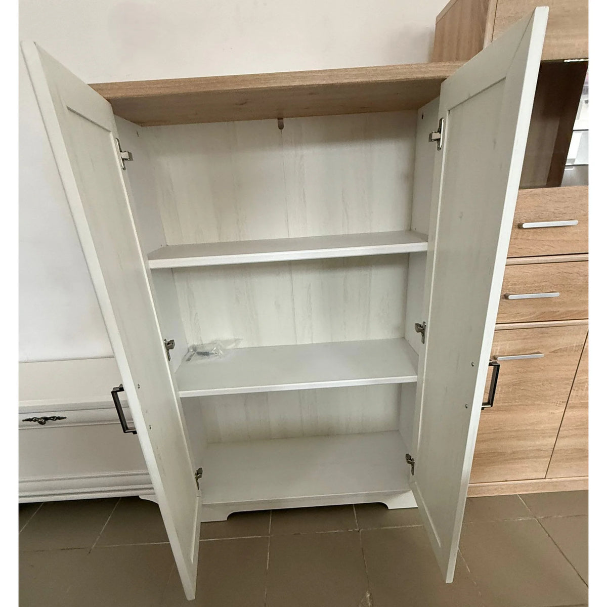 PRODUS RESIGILAT - Comoda JASMIN, alb/stejar artisan, PAL, 86x38x127 cm