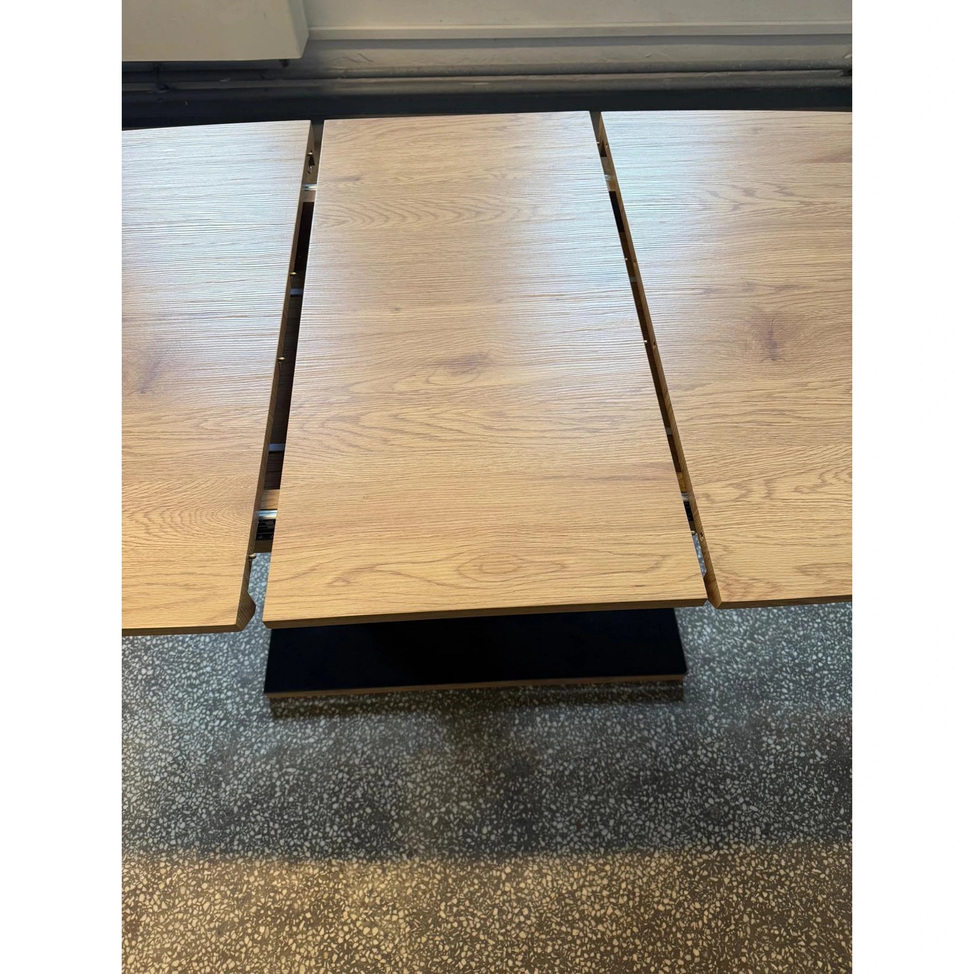 PRODUS RESIGILAT - Masa extensibila Toronto, stejar/negru, MDF/furnir/sticla/metal, 120/160x80x76 cm